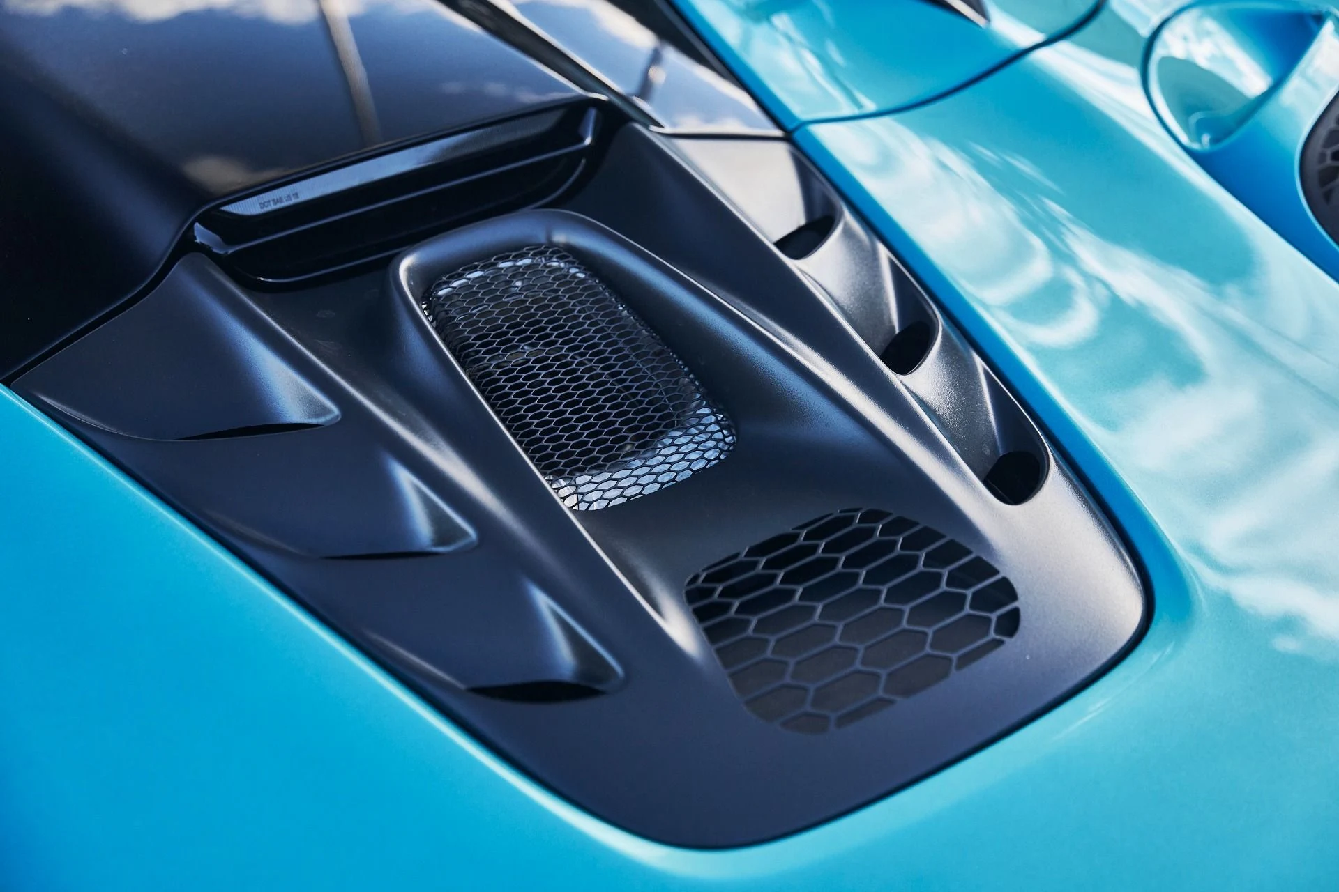 mph011_1347467331_Used_2025_Mc_Laren_Artura_1771382287_d7da7d6d5d