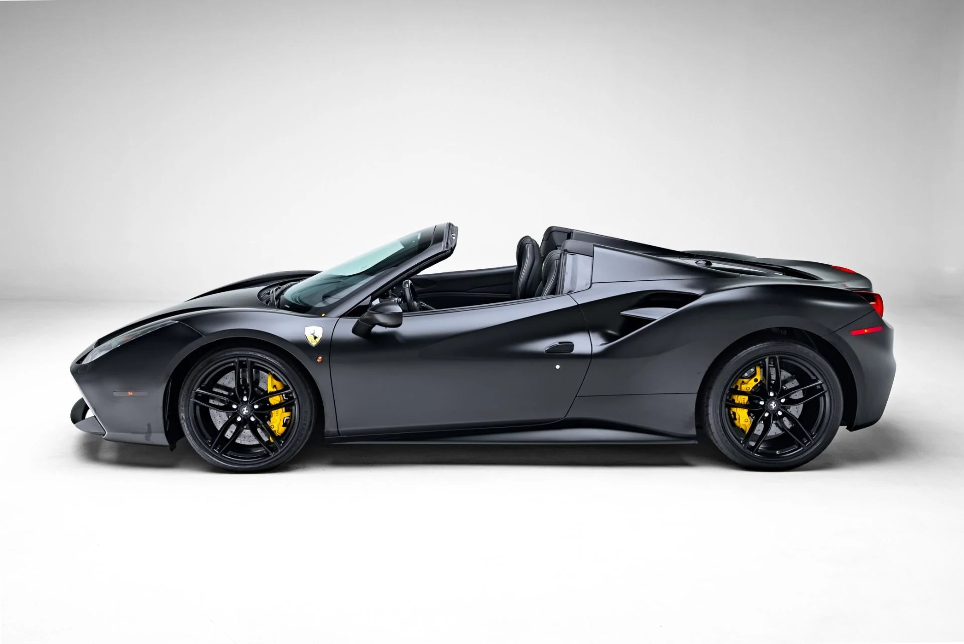 mph011_1347479893_Used_2018_Ferrari_488_Spider_1771880321_7f02019528