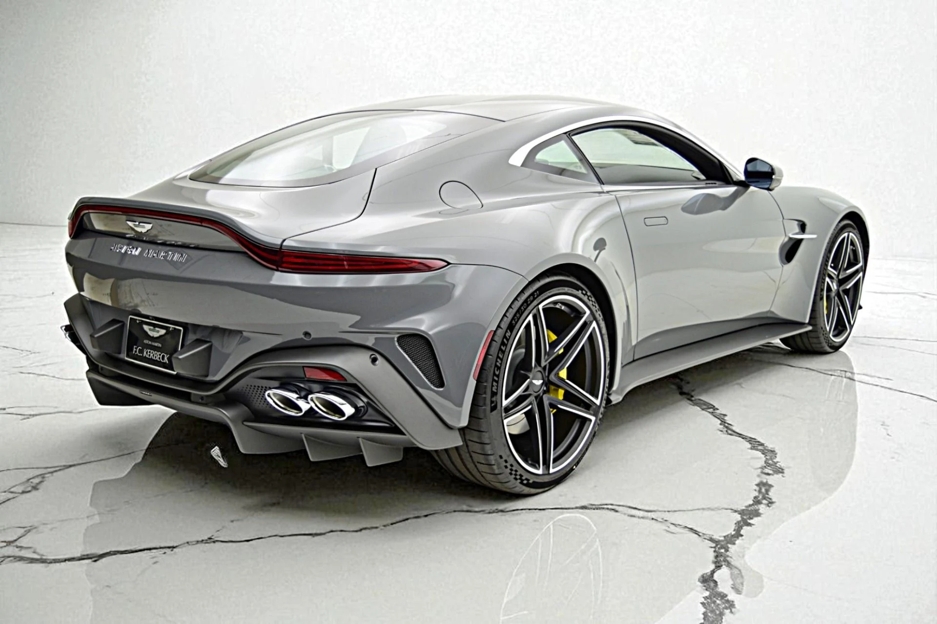 mph011_1355952159_New_2026_Aston_Martin_Vantage_Coupe_fef6262d3e