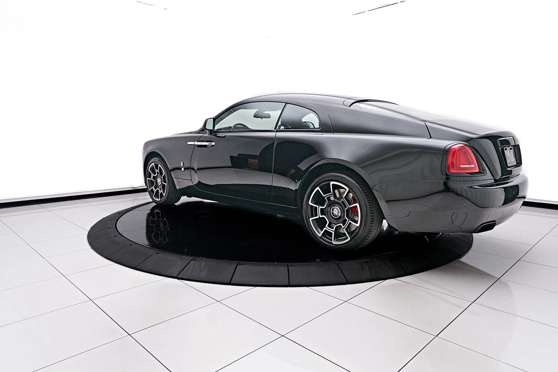 mph011_1358546473_Used_2021_Rolls_Royce_Wraith_black_badge_1745372099_88cfeff518