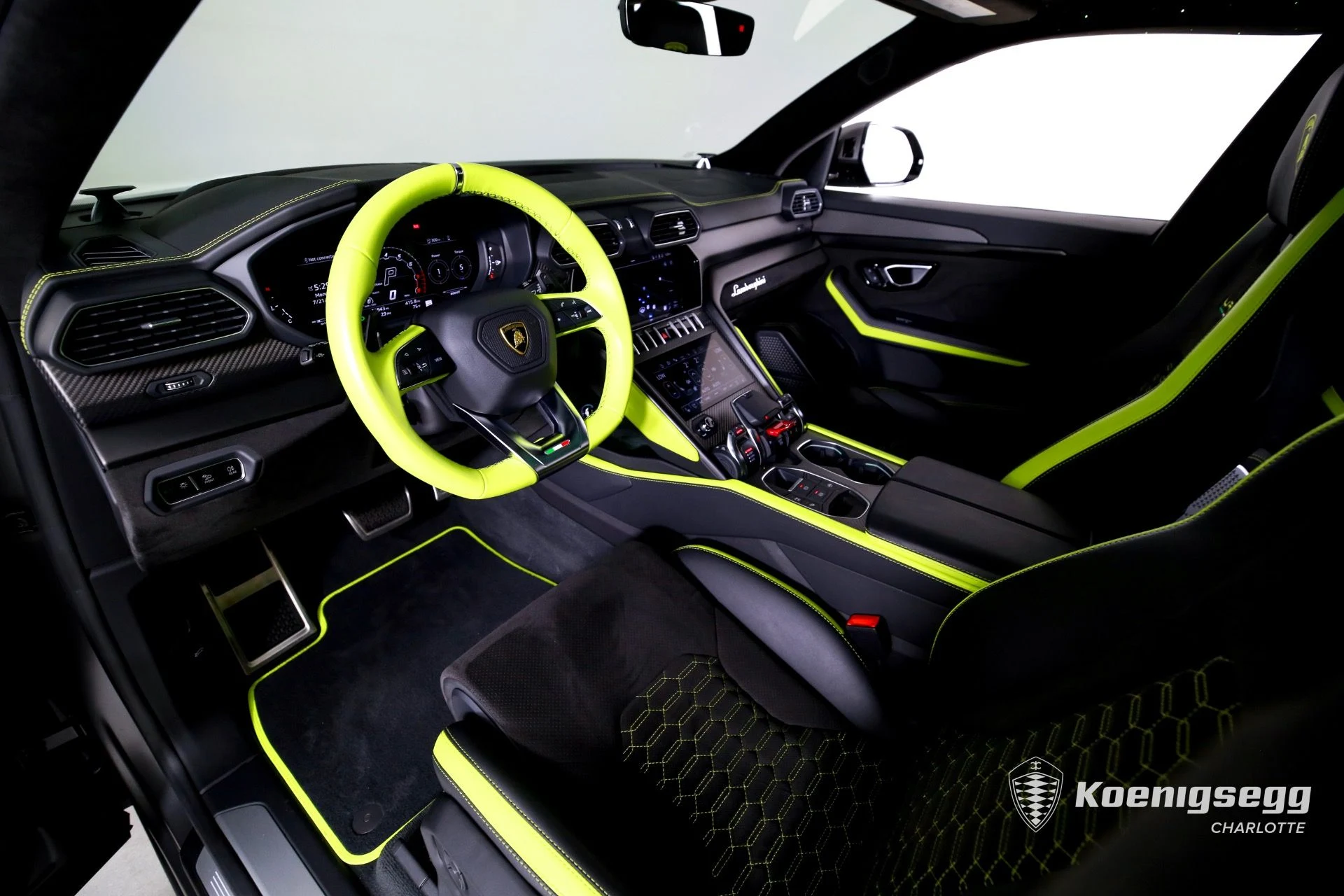 mph011_1361923255_Used_2022_Lamborghini_Urus_GRAPHITE_CAPSULE_1761055774_1b3599ad49