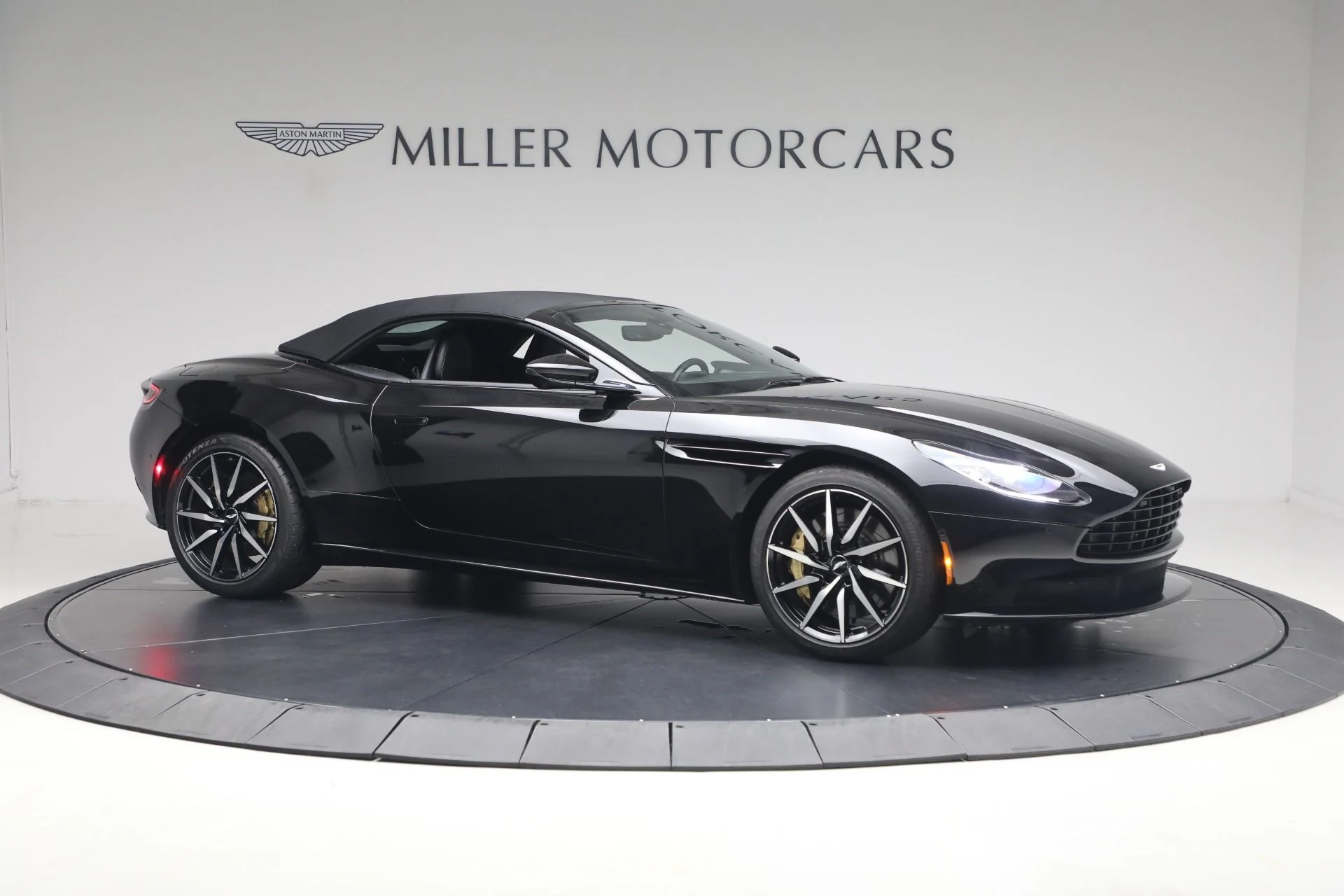 mph011_1362319513_Used_2020_Aston_Martin_DB_11_Volante_1780502553_b7af097fce