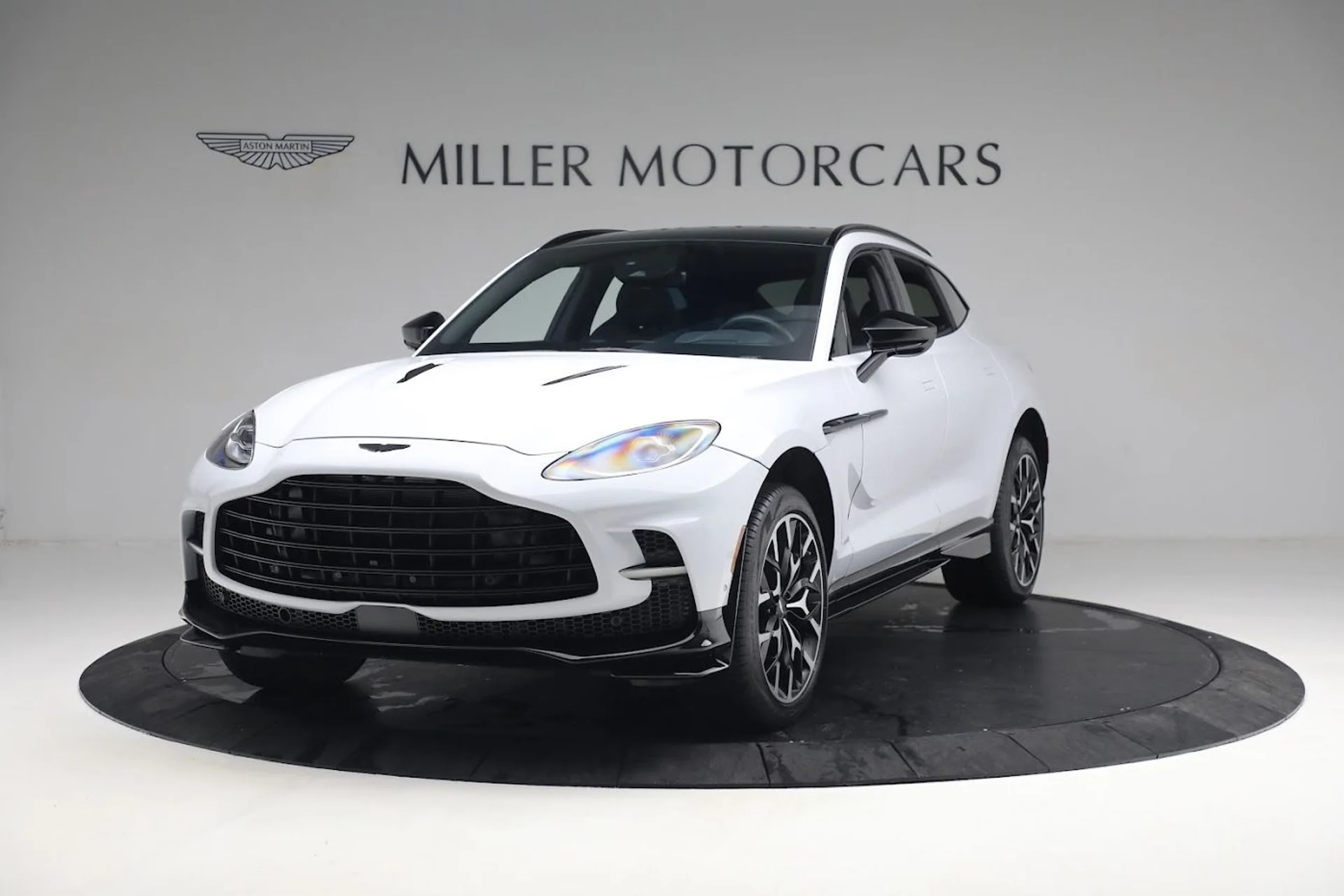 mph011_1382580741_Used_2023_Aston_Martin_DBX_707_4526d9c65f