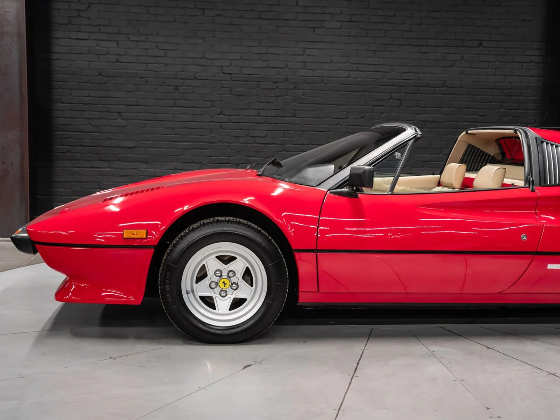 mph011_1387661988_ferrari_308_gtsi_1982_c704aa565b