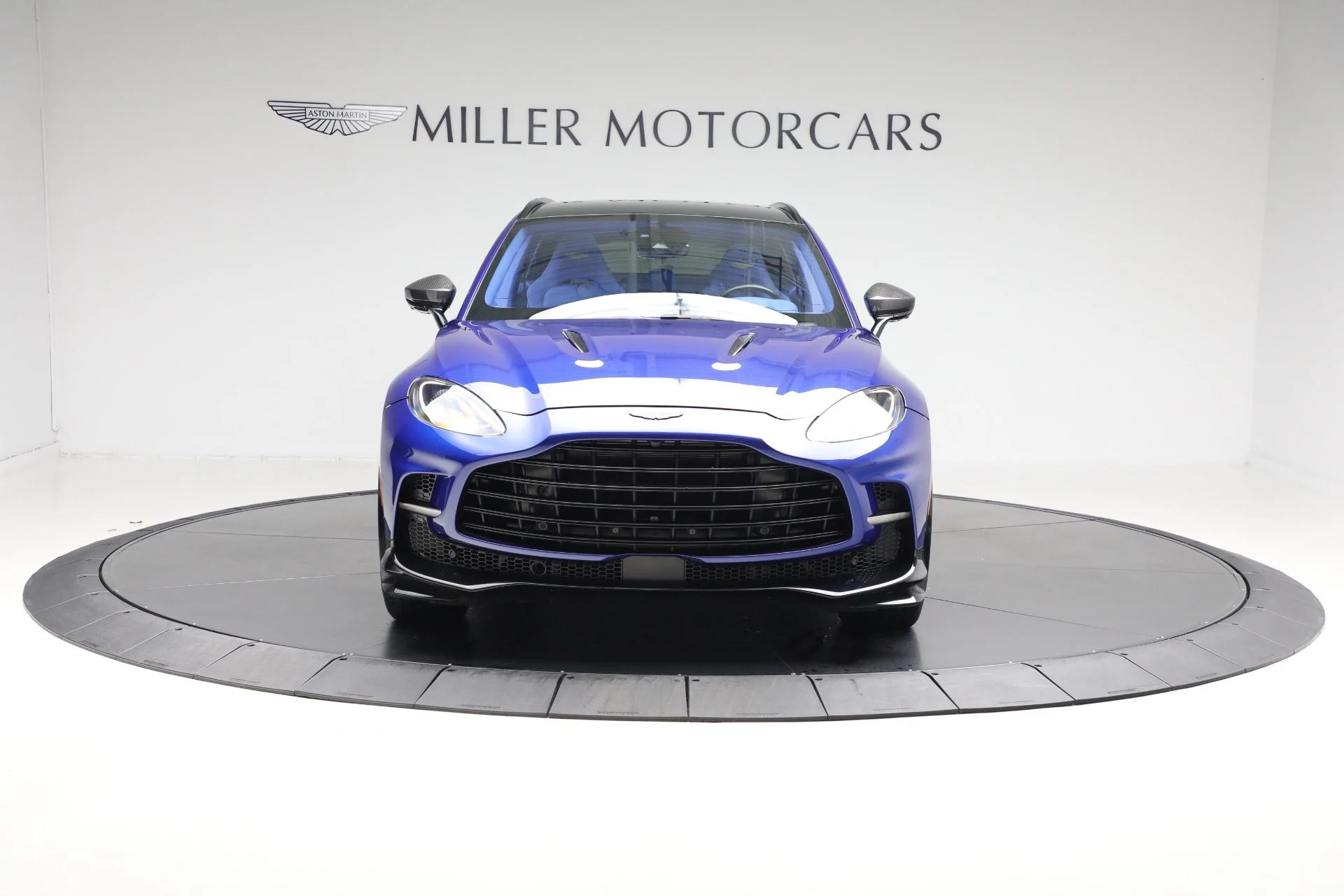mph011_1388510662_Used_2024_Aston_Martin_DBX_707_1761409470_27bc5d8653
