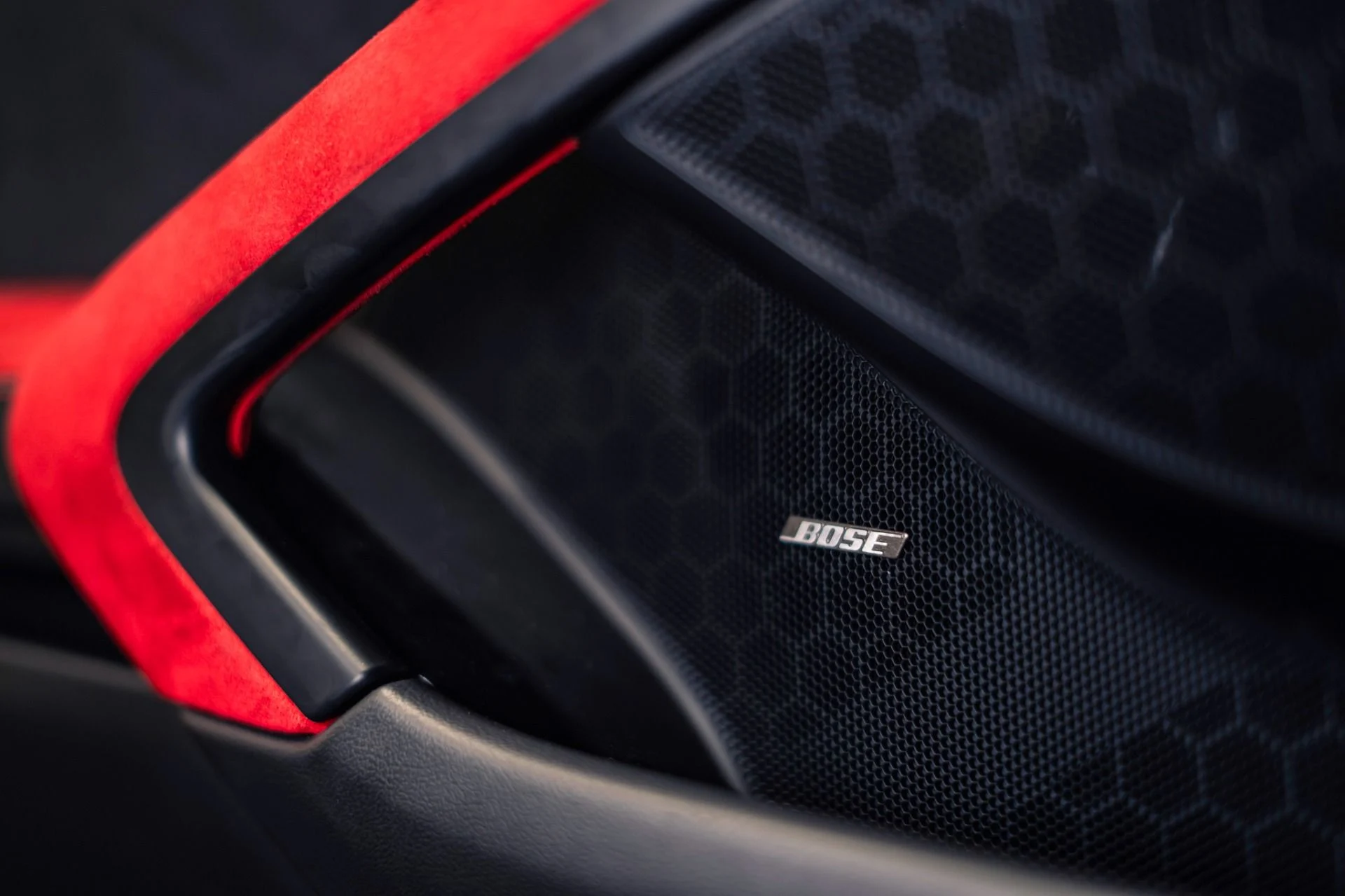 mph011_1395594350_Used_2018_Porsche_911_GT_2_RS_1777474085_4f337fc250