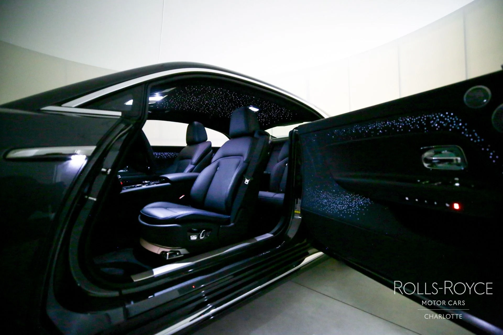 mph011_1396728178_Used_2024_Rolls_Royce_Spectre_1742932757_85222622df