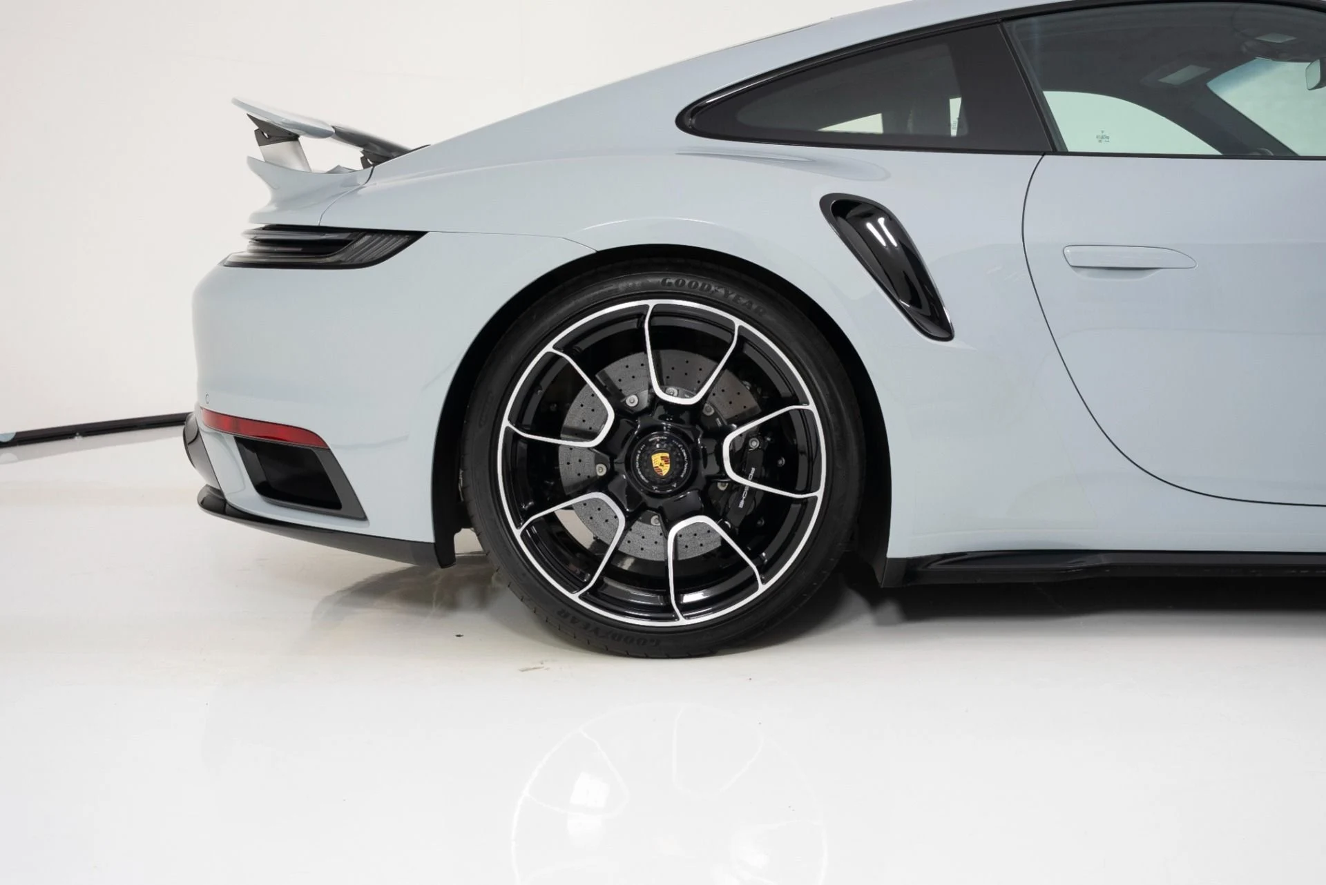 mph011_14093118_Used_2024_Porsche_911_Turbo_S_1754514787_099c606f82