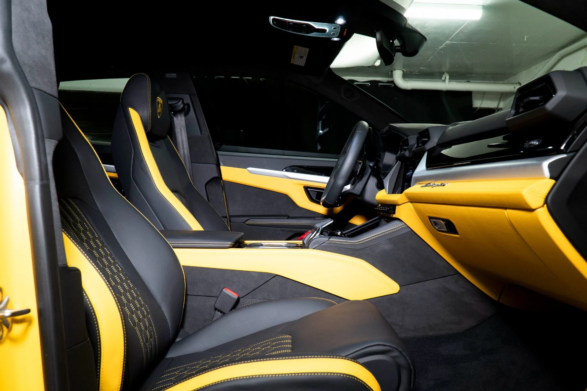 mph011_1414687398_Used_2025_Lamborghini_Urus_SE_1777525057_c2733b7024