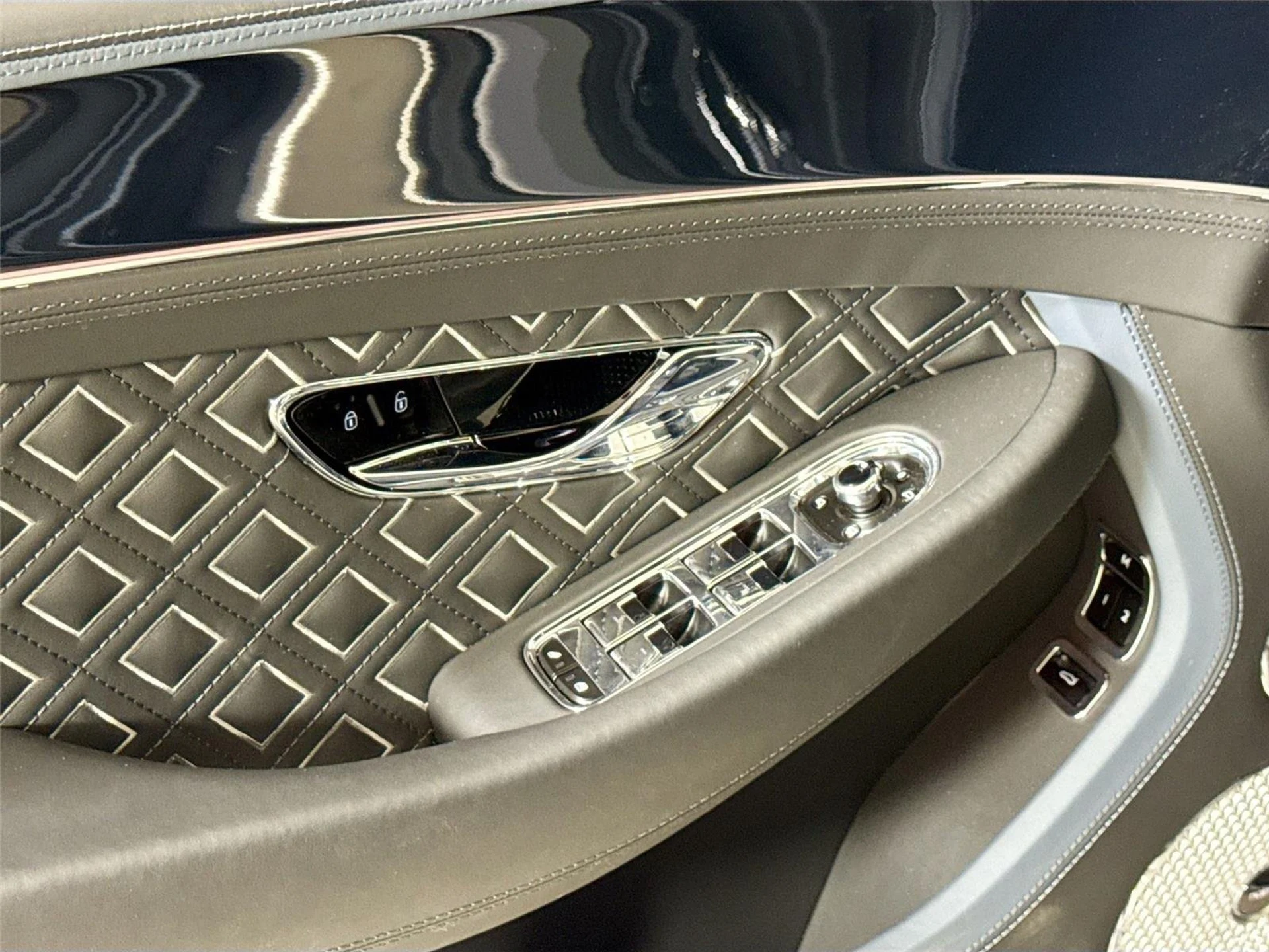 mph011_1415979386_6c6a3018a1f9520806688d21d1b361ca_e9a052a093