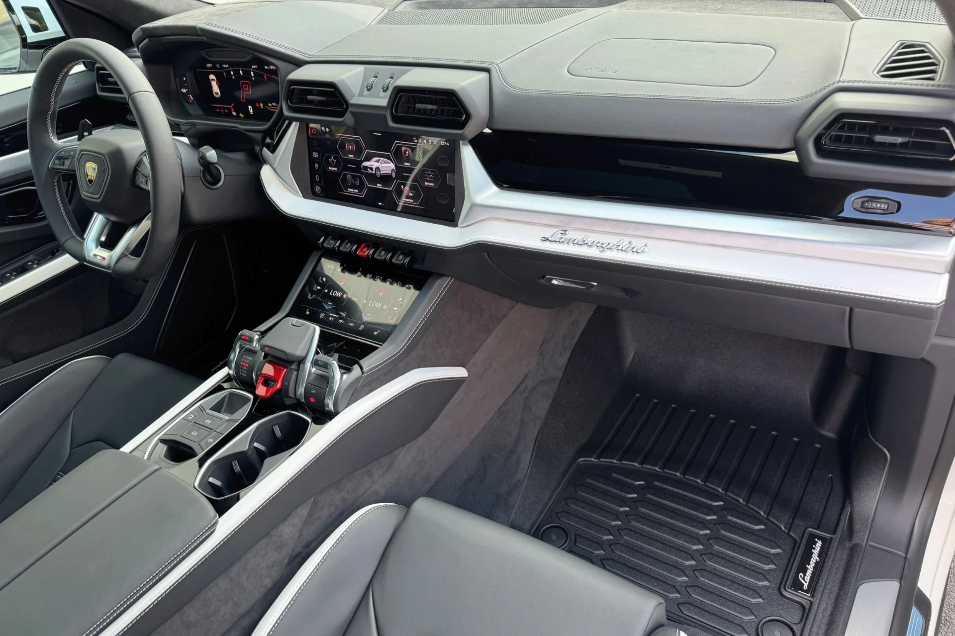 mph011_1425033816_Used_2025_Lamborghini_Urus_SE_1756989701_6f304a27cc