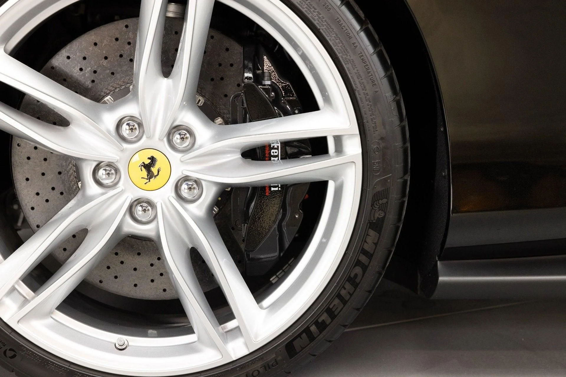 mph011_1425395178_Used_2023_Ferrari_Roma_1791631693_dc4fd3931a