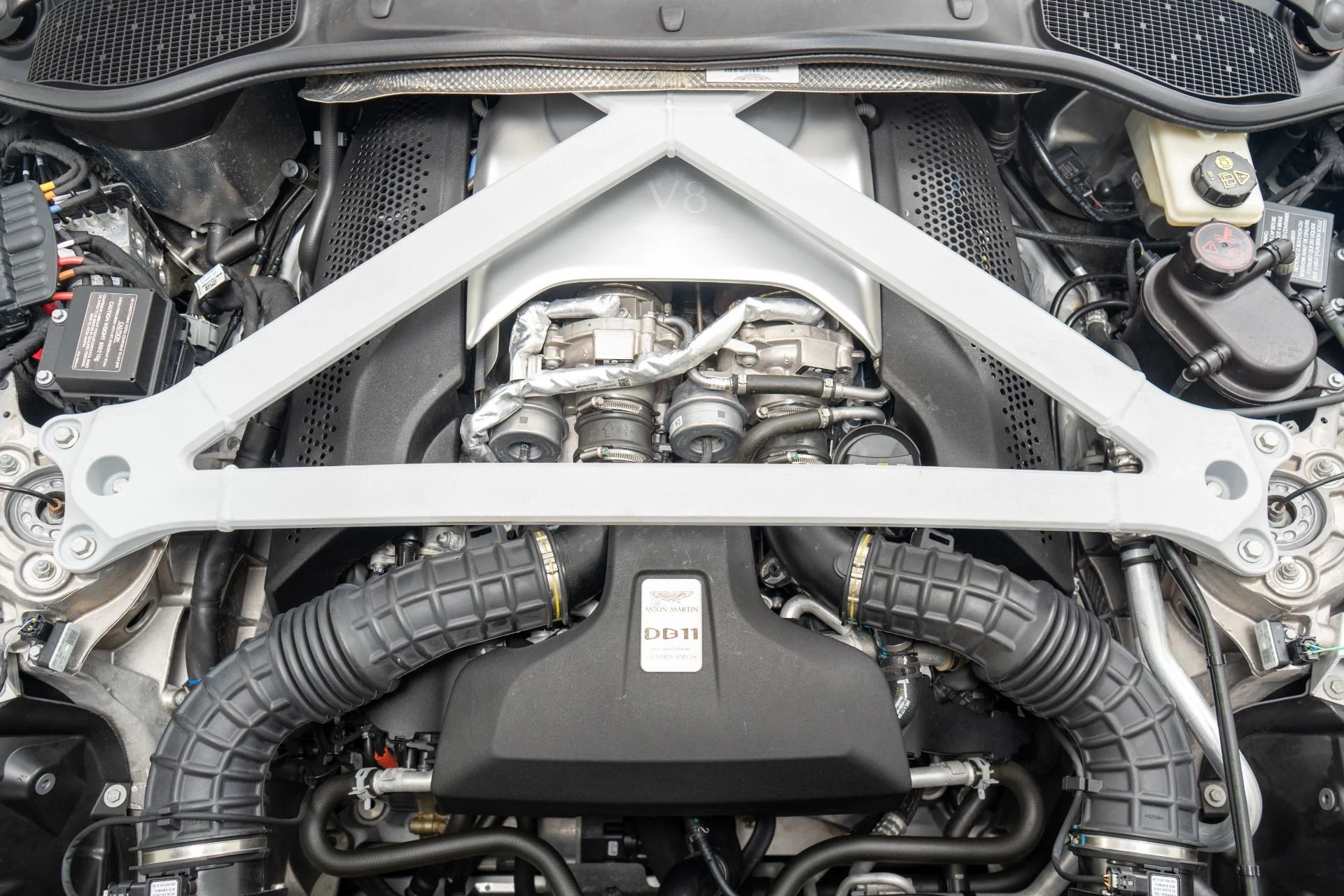 mph011_1427079308_Used_2018_Aston_Martin_DB_11_V8_Very_Low_Miles_Comfort_Pack_Bright_Finish_Pack_1779207393_6d38f6ac20