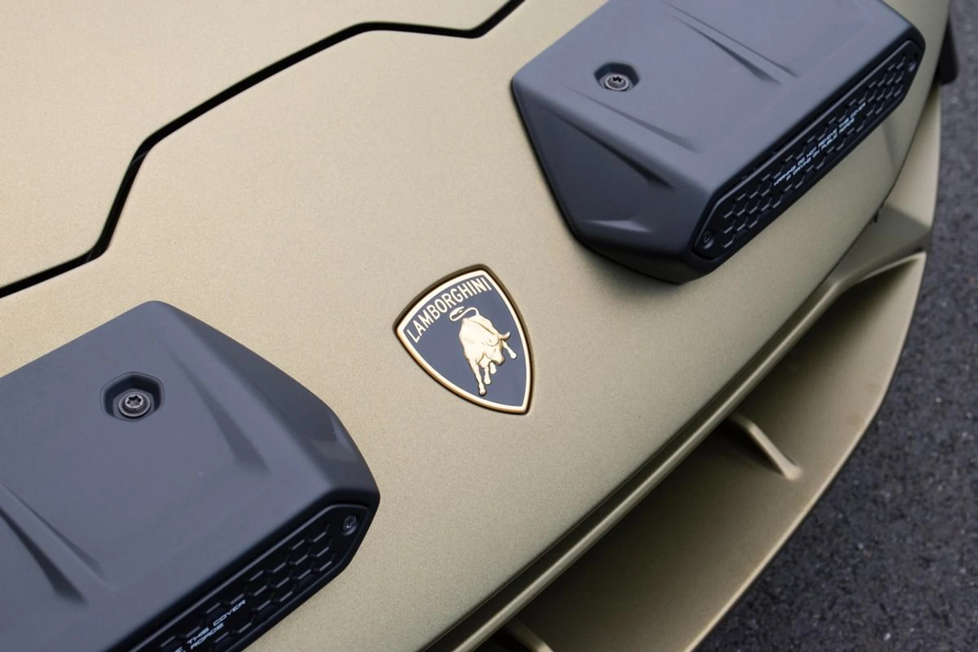 mph011_1427522240_Used_2023_Lamborghini_Huracan_Sterrato_1769868848_d8d5806af6