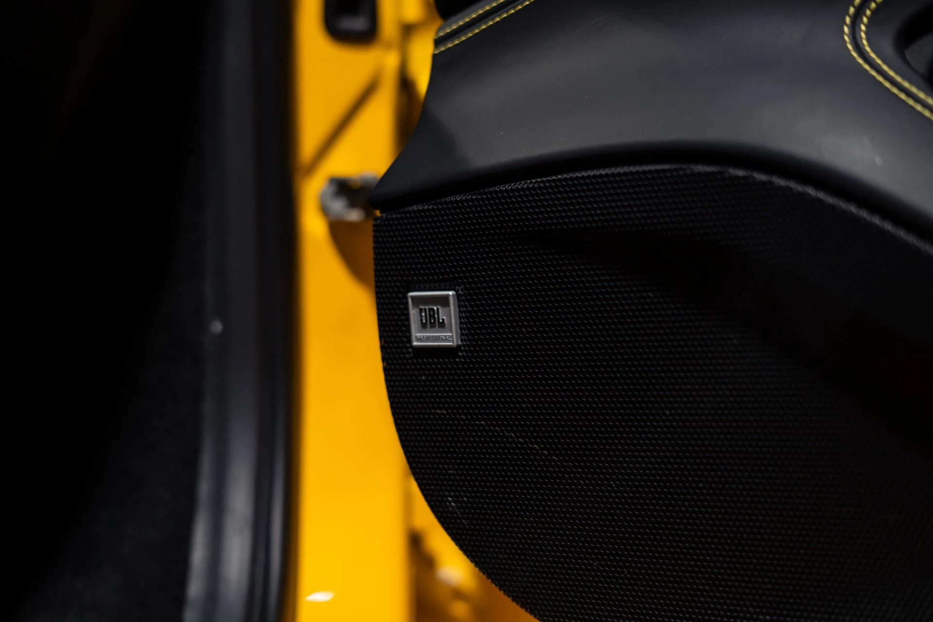 mph011_1433962999_Used_2021_Ferrari_F8_Spider_450000_MSRP_Giallo_Strato_Full_Carbon_Exterior_1786585478_61d2179435
