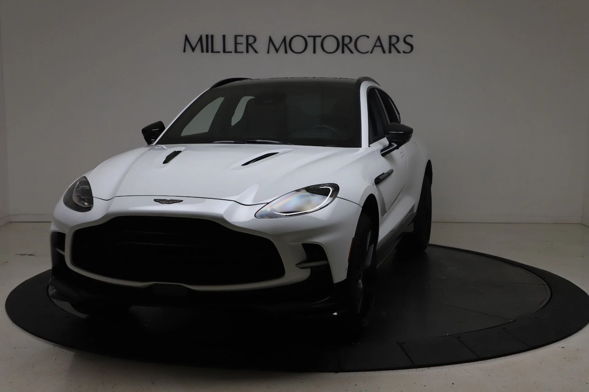 mph011_1440979691_New_2025_Aston_Martin_DBX_707_6bed299226