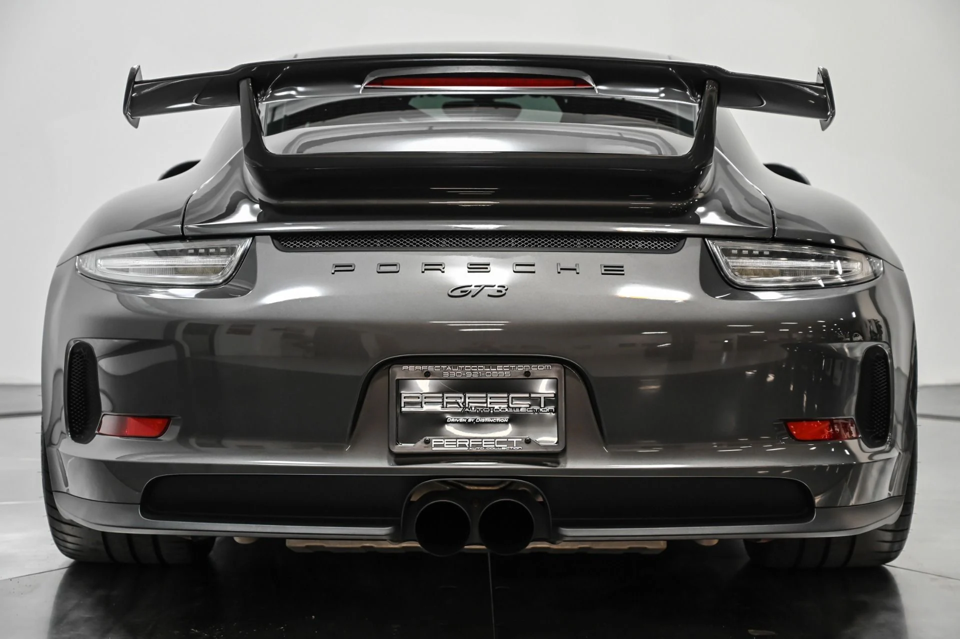 mph011_1442399887_Used_2015_Porsche_911_GT_3_1749853889_811bcbe0b0