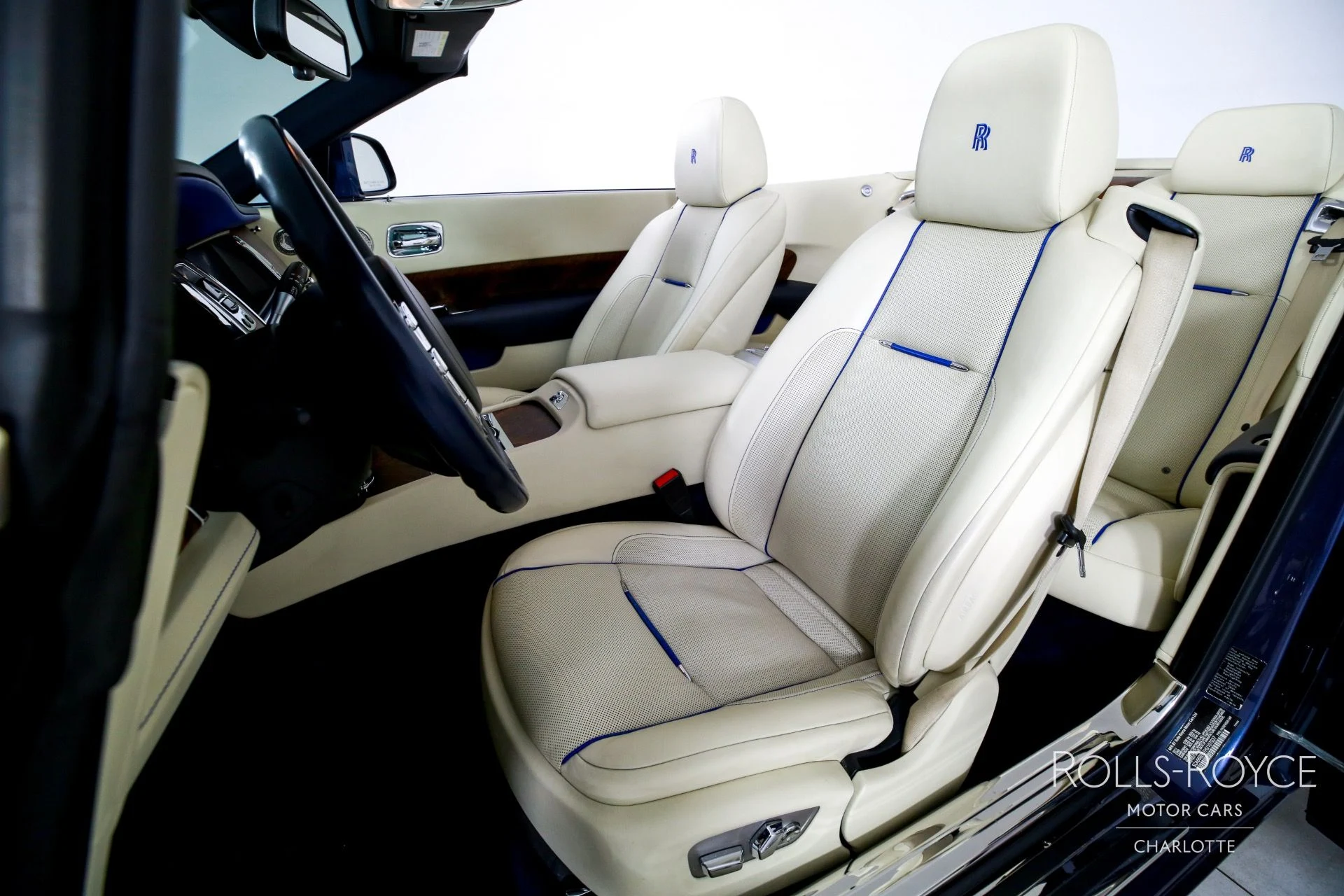 mph011_1450131742_Used_2017_Rolls_Royce_Dawn_1754332752_92a64c0a14