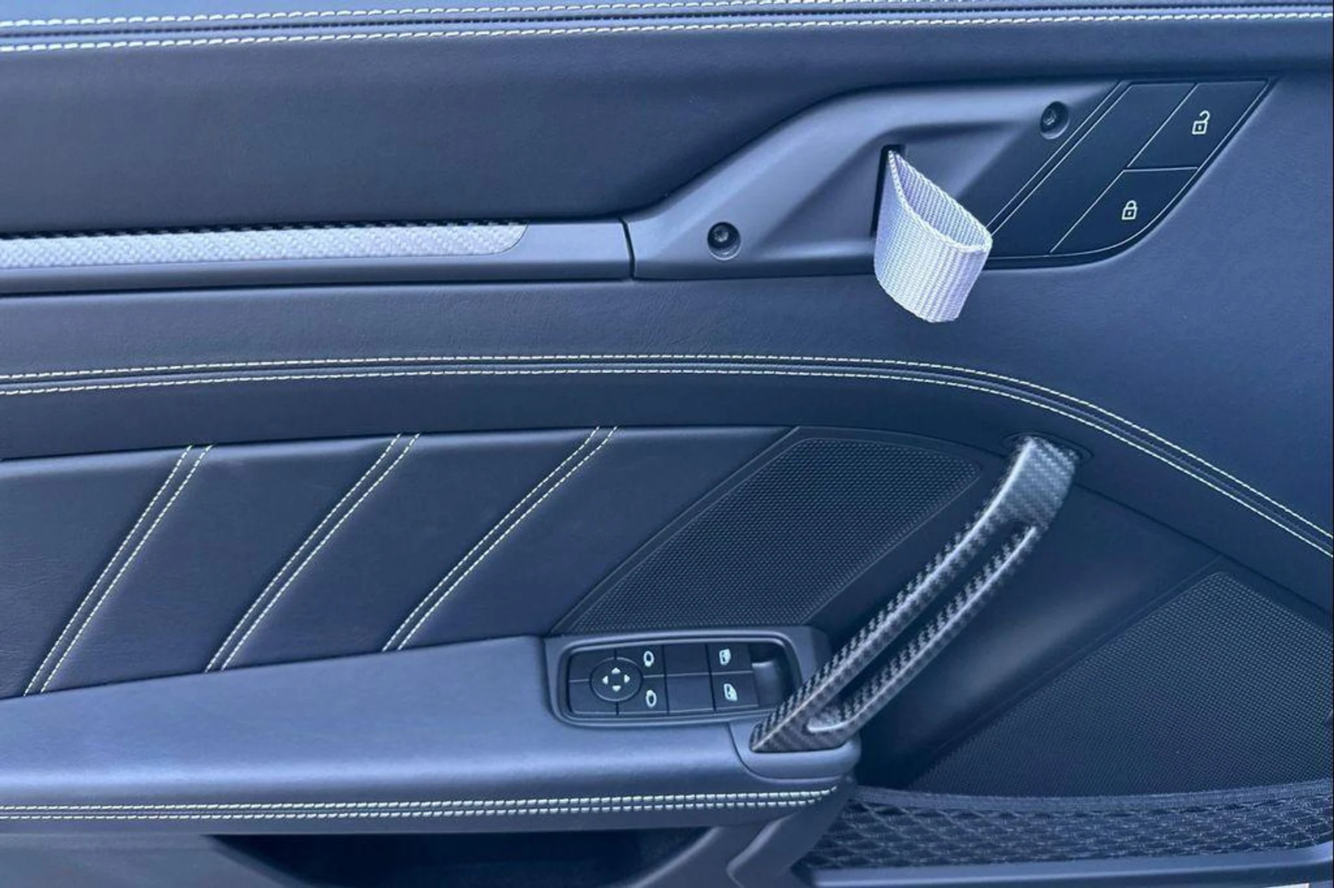 mph011_1450932497_3_Vrb_Dtm_Y943ecf_h1_Eyy_S_Fnc_A_8945575d1e