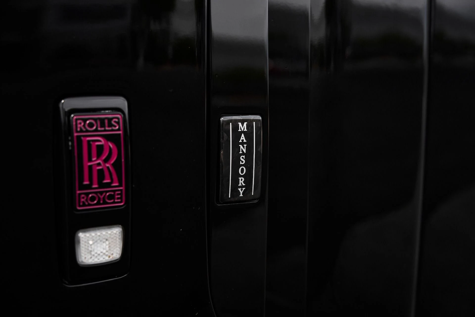 mph011_1453489891_Used_2023_Rolls_Royce_Phantom_Base_1788556509_905206c040