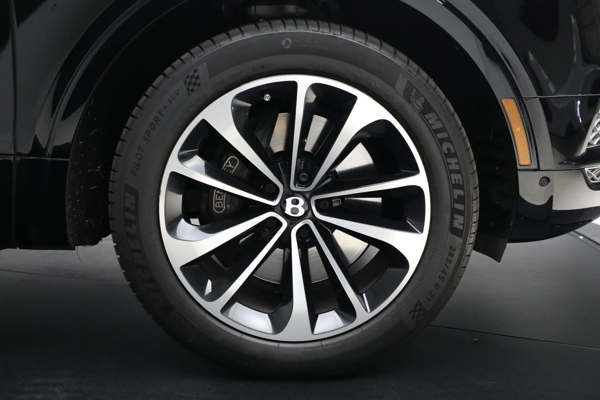 mph011_1462745585_Used_2018_Bentley_Bentayga_W12_Onyx_Edition_1763217114_108d7448fd