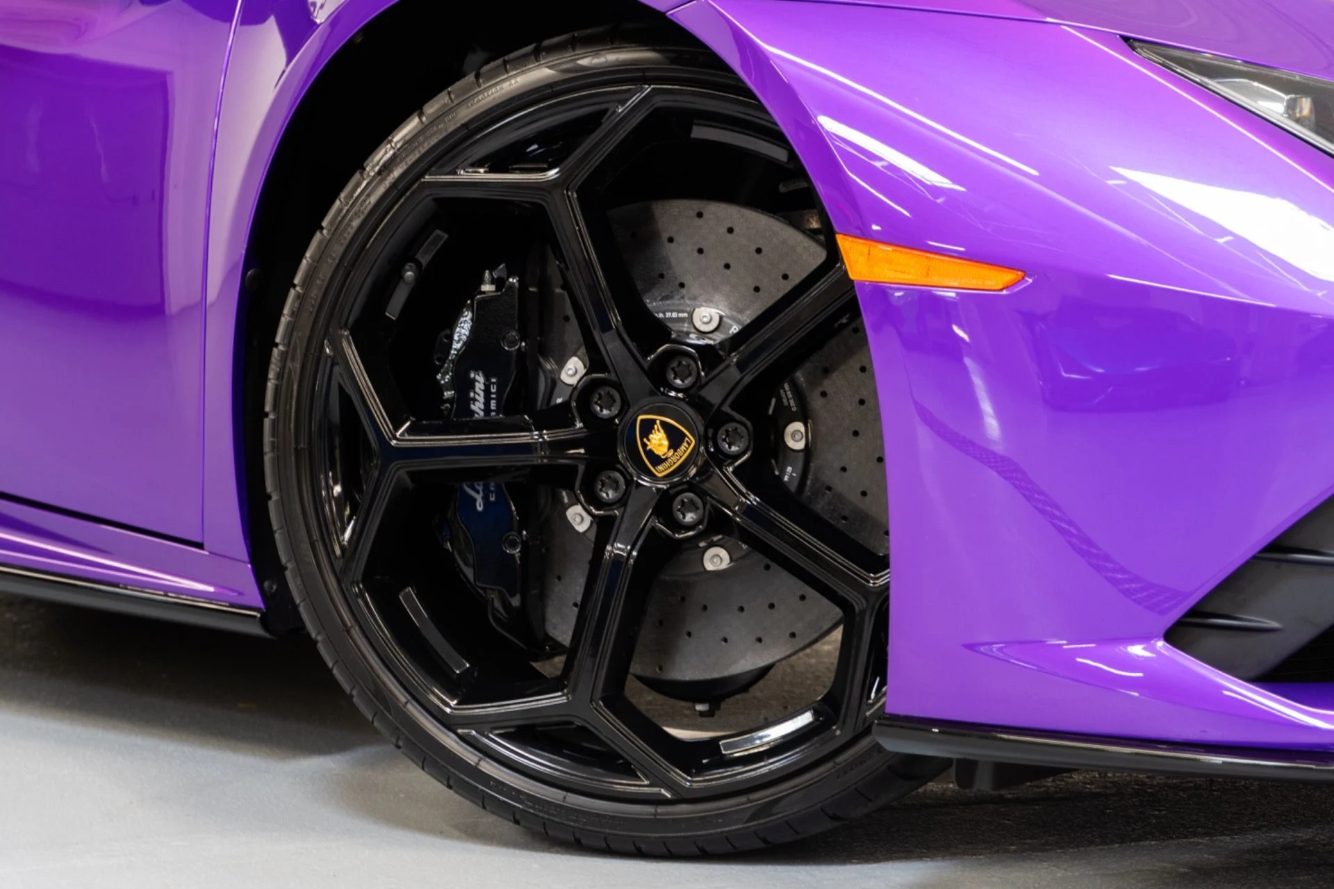 mph011_1463898717_Used_2023_Lamborghini_Huracan_EVO_1759348763_7f433a3760