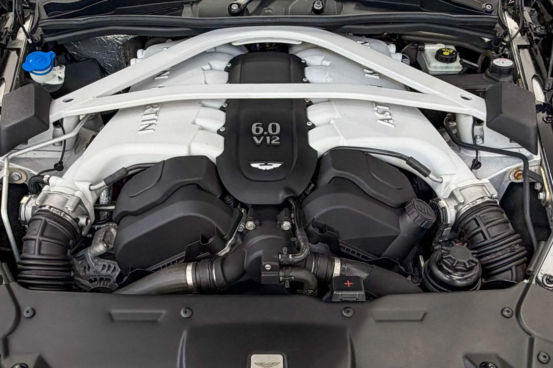mph011_1486494491_Used_2016_Aston_Martin_Vanquish_V12_Power_Low_Miles_Hourglass_Quilting_1784928754_af473cac68