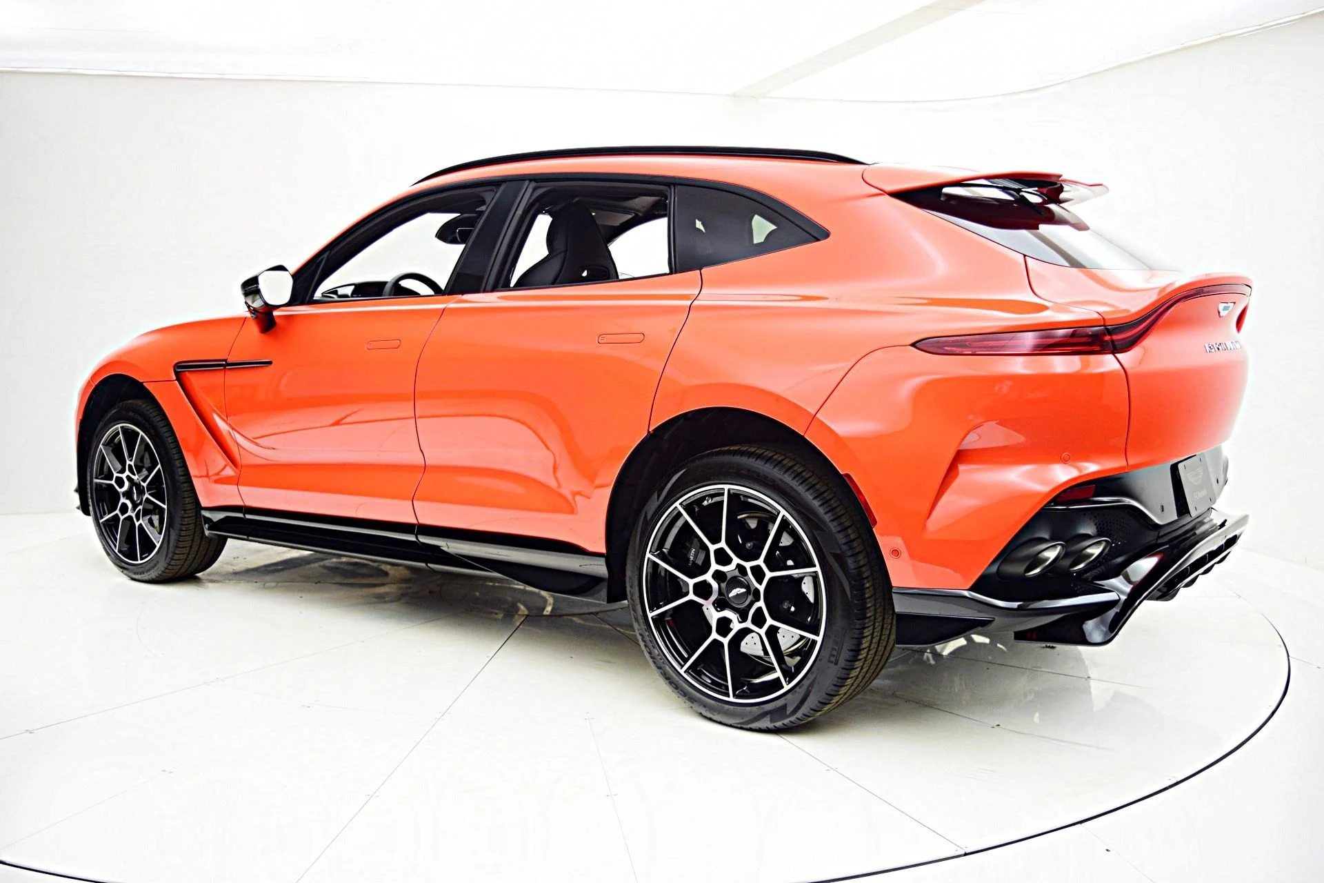 mph011_1486912309_New_2025_Aston_Martin_DBX_707_23e21bc997