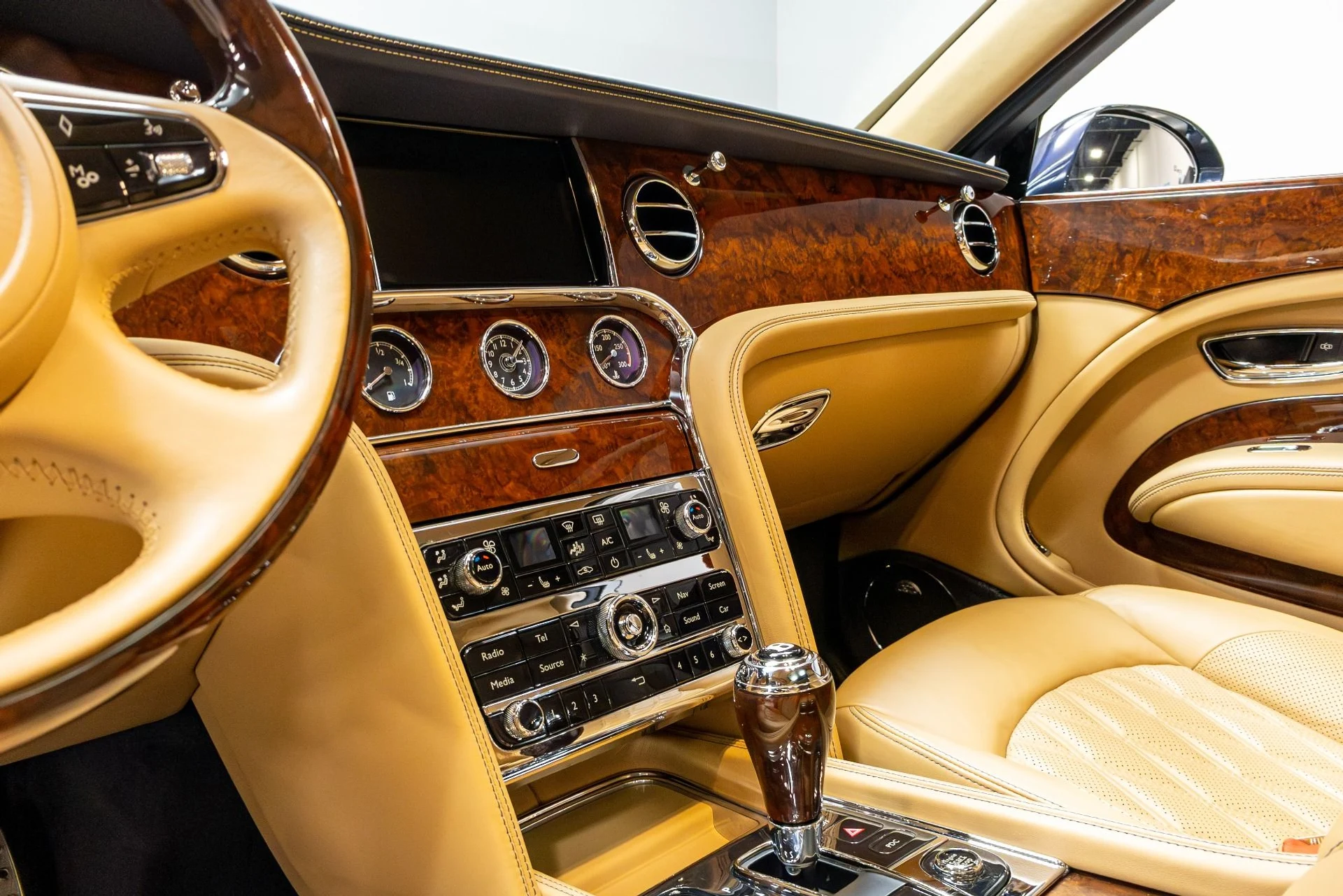 mph011_1493253612_Used_2017_Bentley_Mulsanne_1775514187_d2d103a933