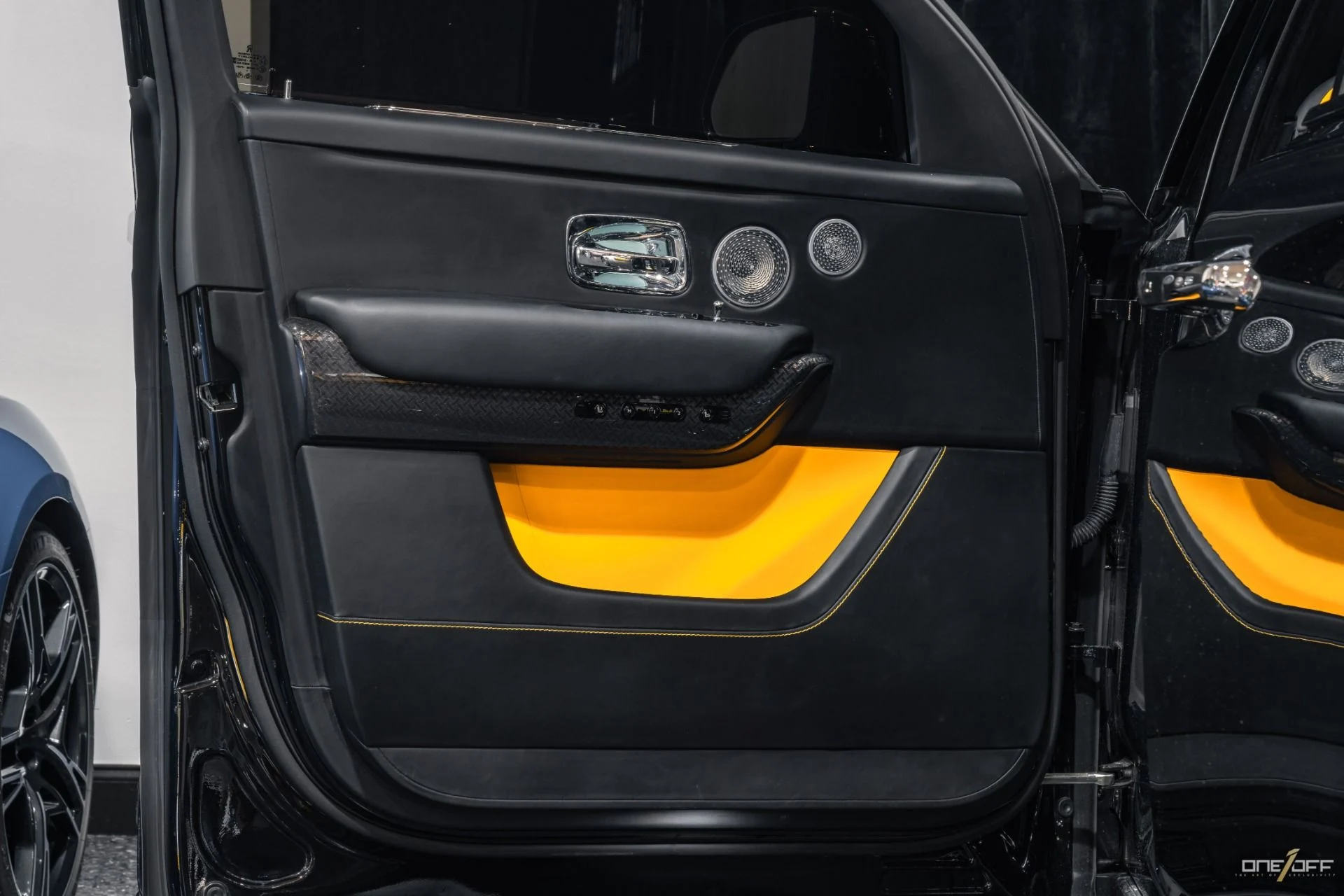 mph011_1496663306_Used_2021_Rolls_Royce_Black_Badge_Cullinan_w_Warranty_Shooting_Star_Headliner_Theatre_Config_Tables_1697207402_4ff437f6cb