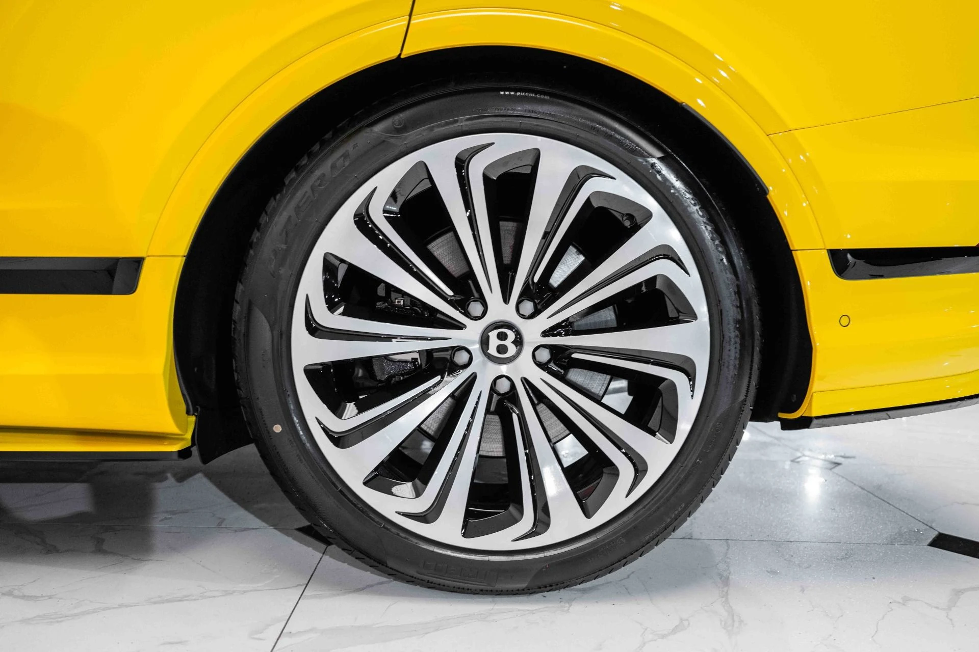 mph011_1498071614_Used_2024_Bentley_Bentayga_Azure_V8_1721581484_09d11a049a