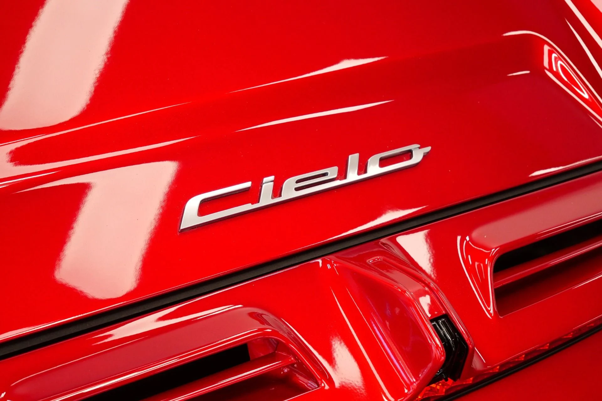 mph011_149950505_Used_2023_Maserati_MC_20_Cielo_1598_Miles_Carbon_Ceramic_Brakes_Interior_Exterior_Carbon_Packages_1776351589_8486cbde48