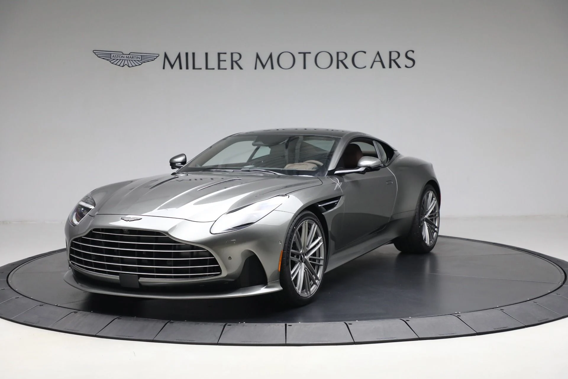 mph011_1503091032_Used_2025_Aston_Martin_DB_12_V8_1735242032_81cc821232