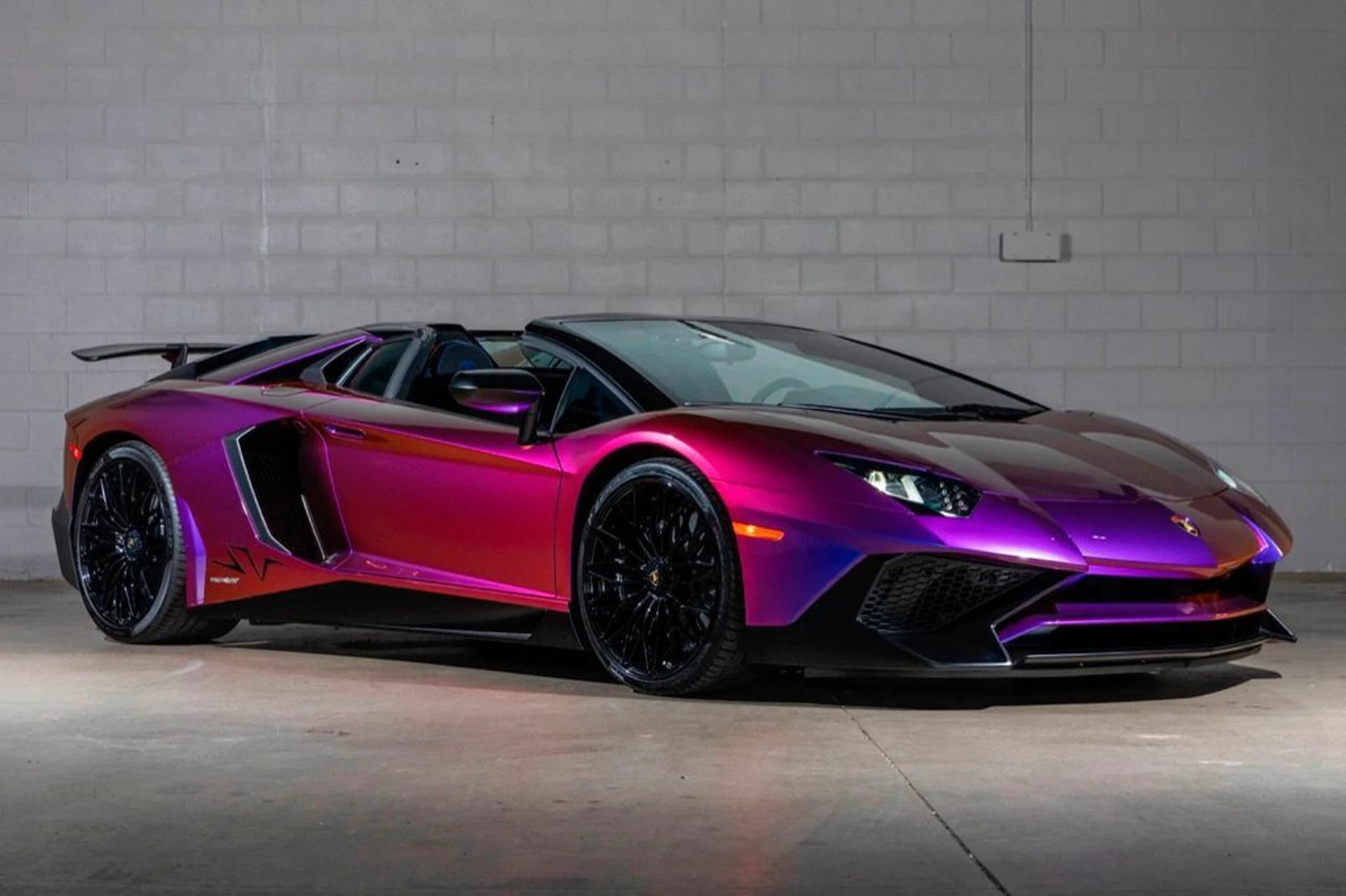 mph011_1506345410_8742_p12_l_5669716118