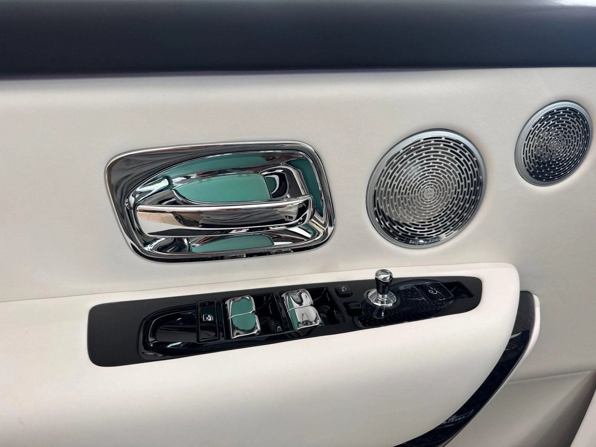mph011_1515083883_New_2027_Rolls_Royce_Cullinan_Black_Badge_1787905706_f02908c69b
