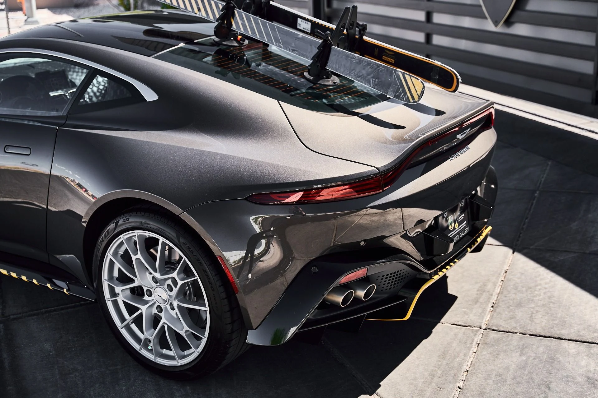 mph011_151807311_Used_2021_Aston_Martin_Vantage_Base_1785210169_f2882cdcc1