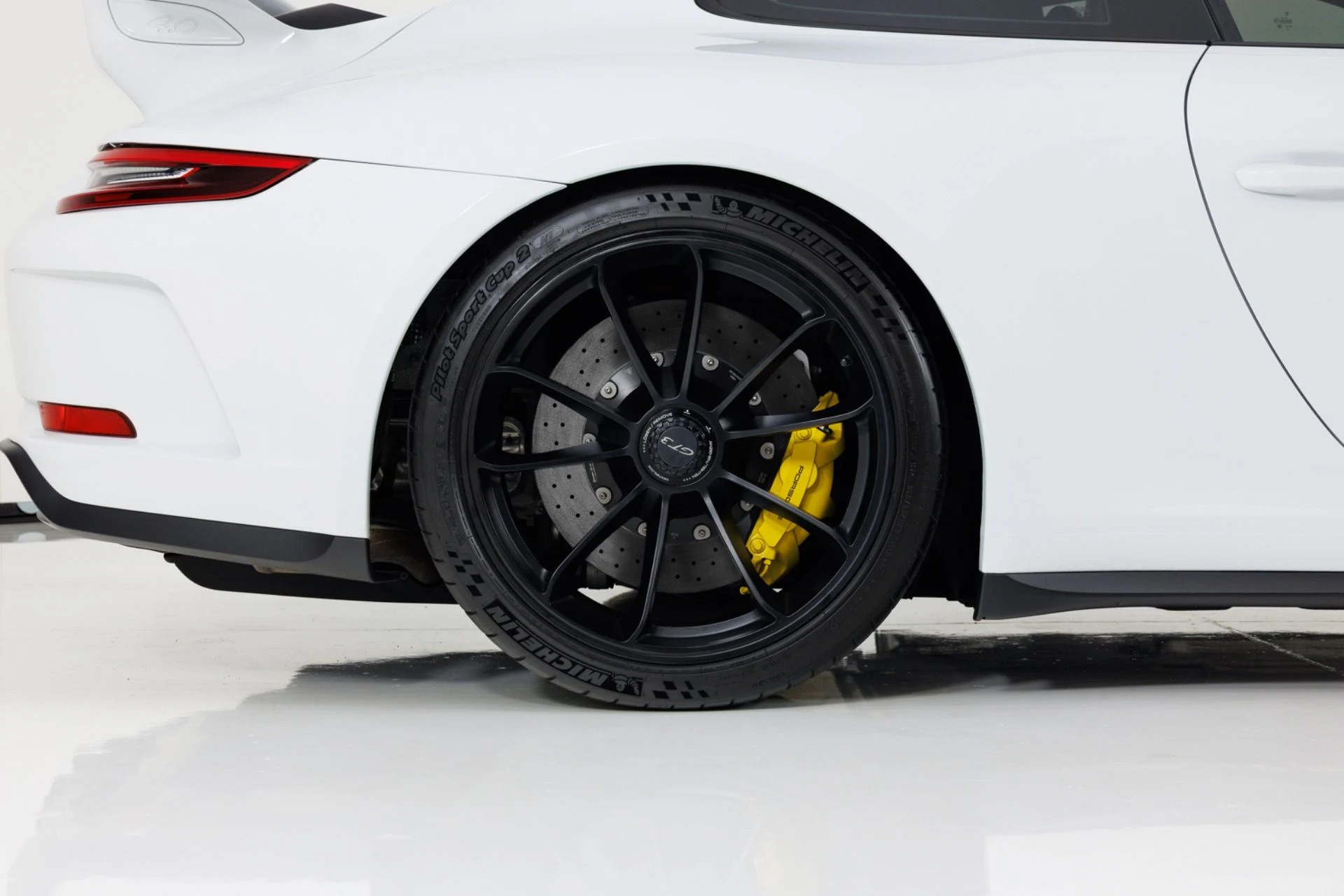 mph011_1520998176_Used_2018_Porsche_911_GT_3_1782317493_0ceed85af5