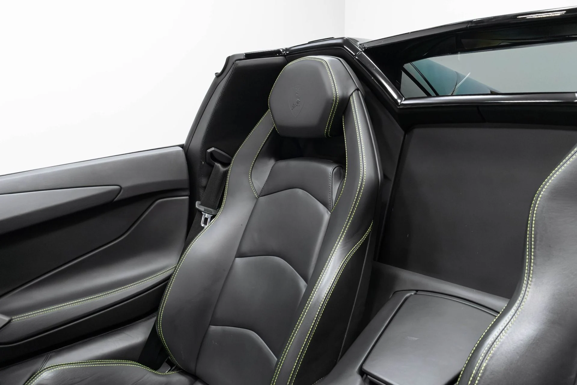 mph011_1526630206_Used_2015_Lamborghini_Aventador_LP_700_4_1780593182_2e85cf0332