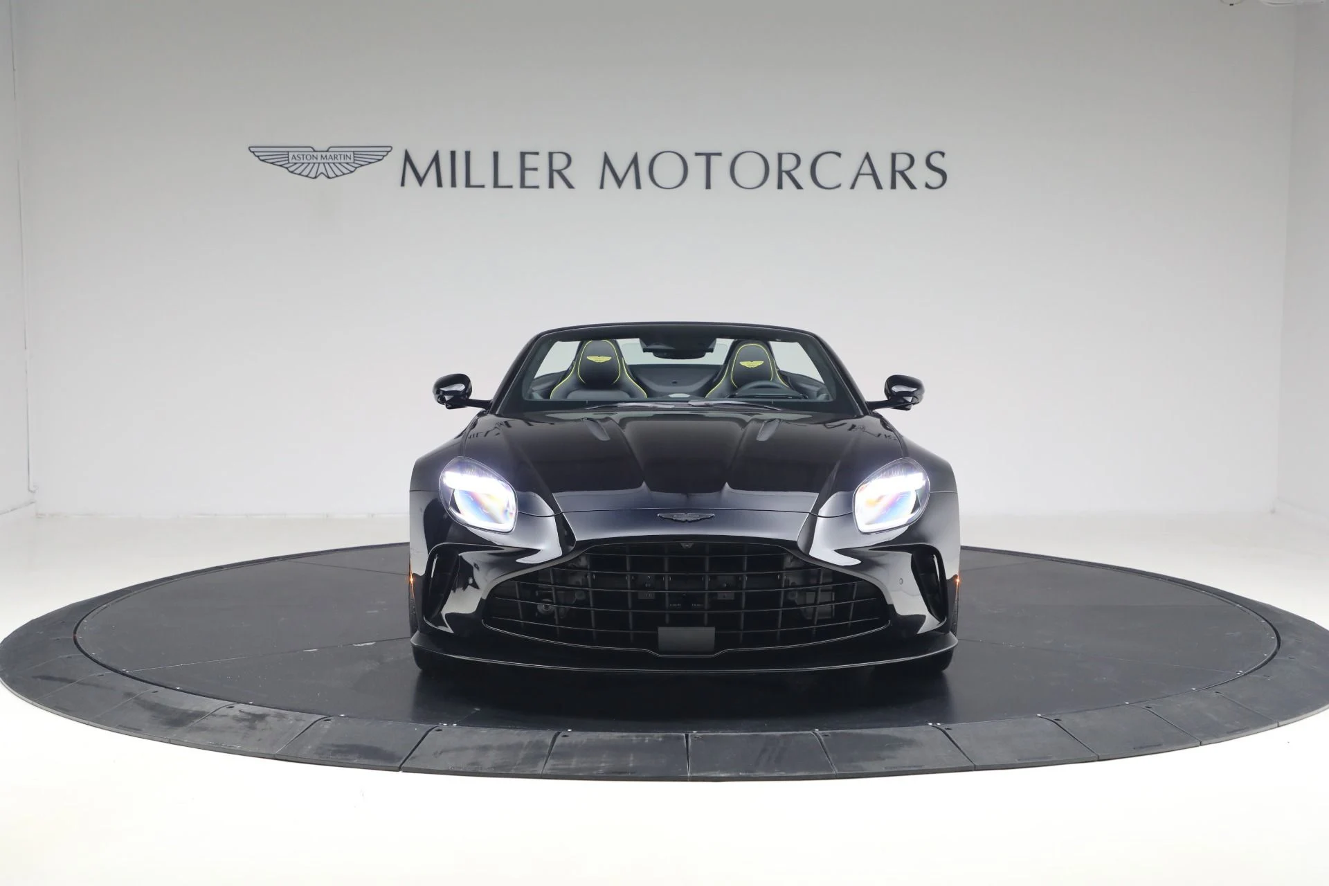 mph011_1531570302_New_2026_Aston_Martin_Vantage_Roadster_1770848011_c904895124