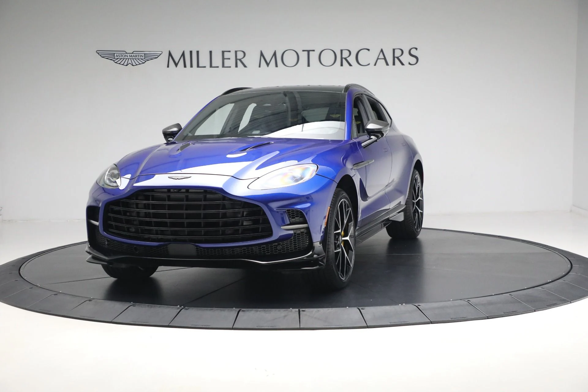 mph011_15387759_New_2025_Aston_Martin_DBX_707_707_30f2f7a99c