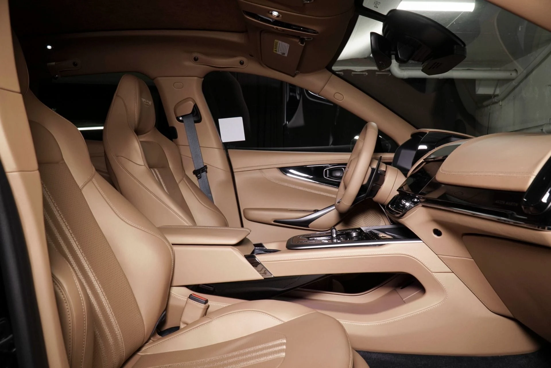 mph011_1541480225_New_2026_Aston_Martin_DBX_707_1765923011_c833ce058b