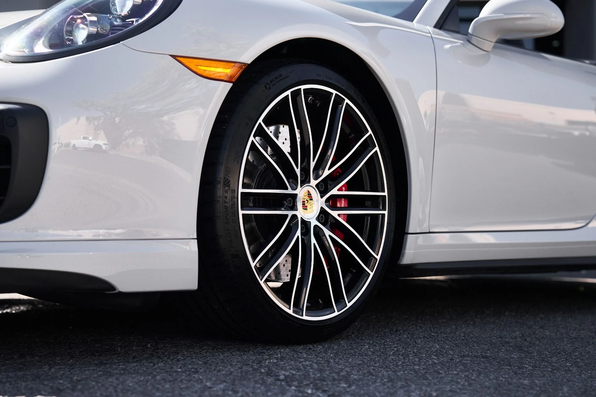 mph011_1541688697_Used_2019_Porsche_911_Turbo_1757547196_b9c3896dbd