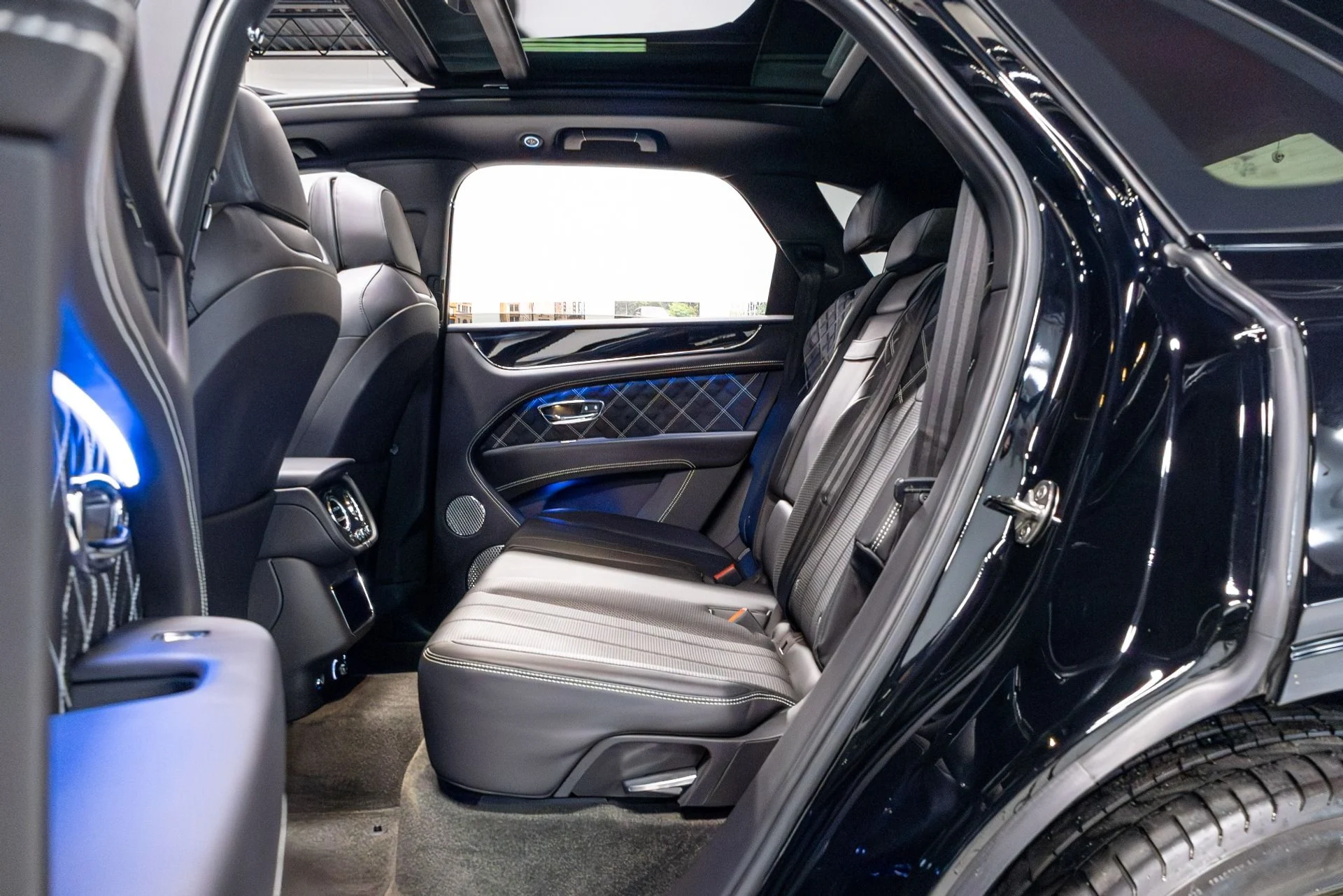 mph011_1541908573_Used_2021_Bentley_Bentayga_V8_1775865875_eabf1cd09e