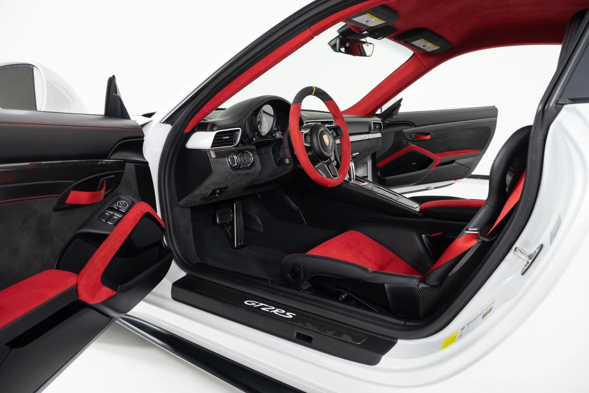 mph011_154674338_Used_2018_Porsche_911_GT_2_RS_1755537999_84b6c91342
