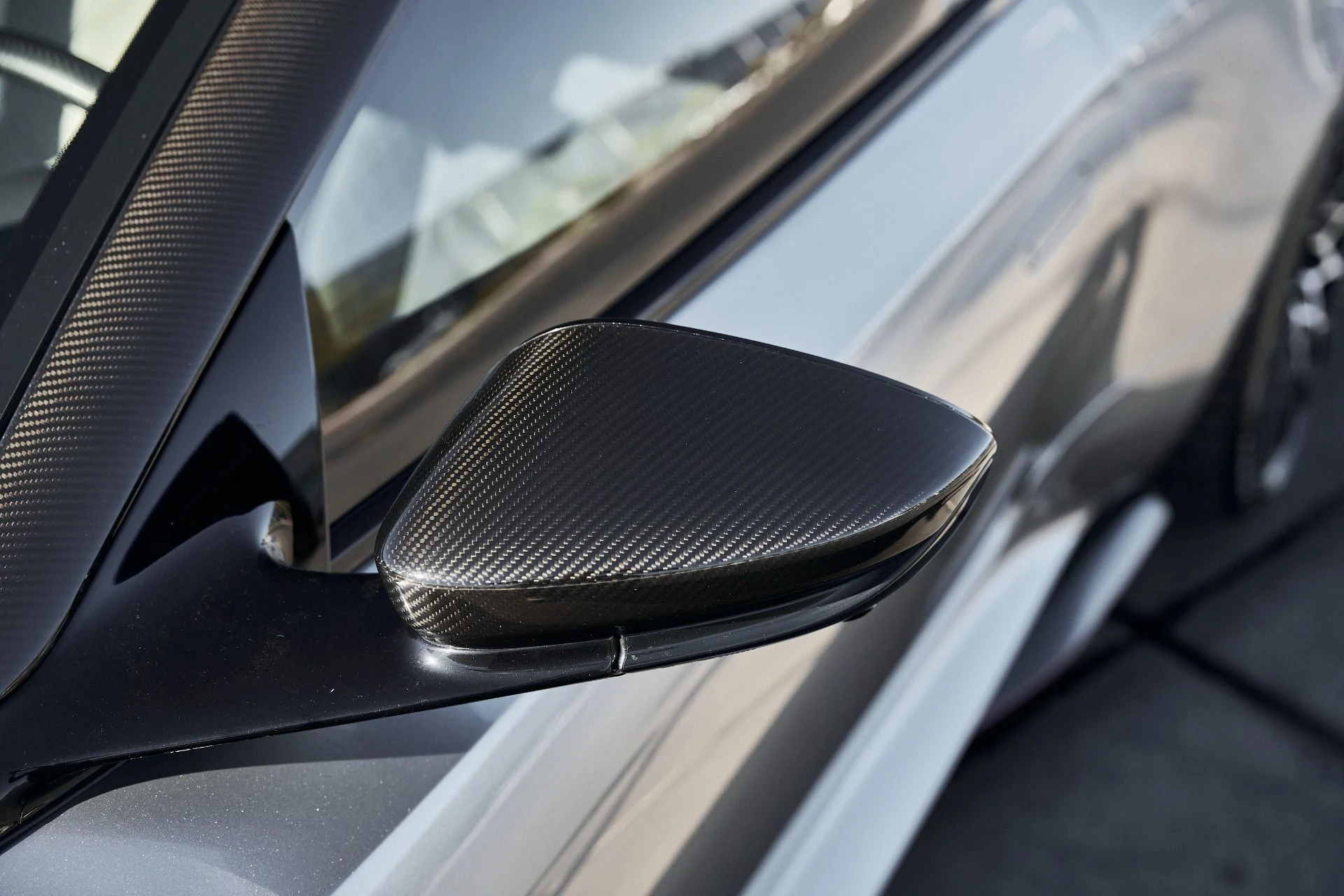 mph011_154874806_Used_2023_Aston_Martin_DBS_Volante_1768876917_f0ceddebb0