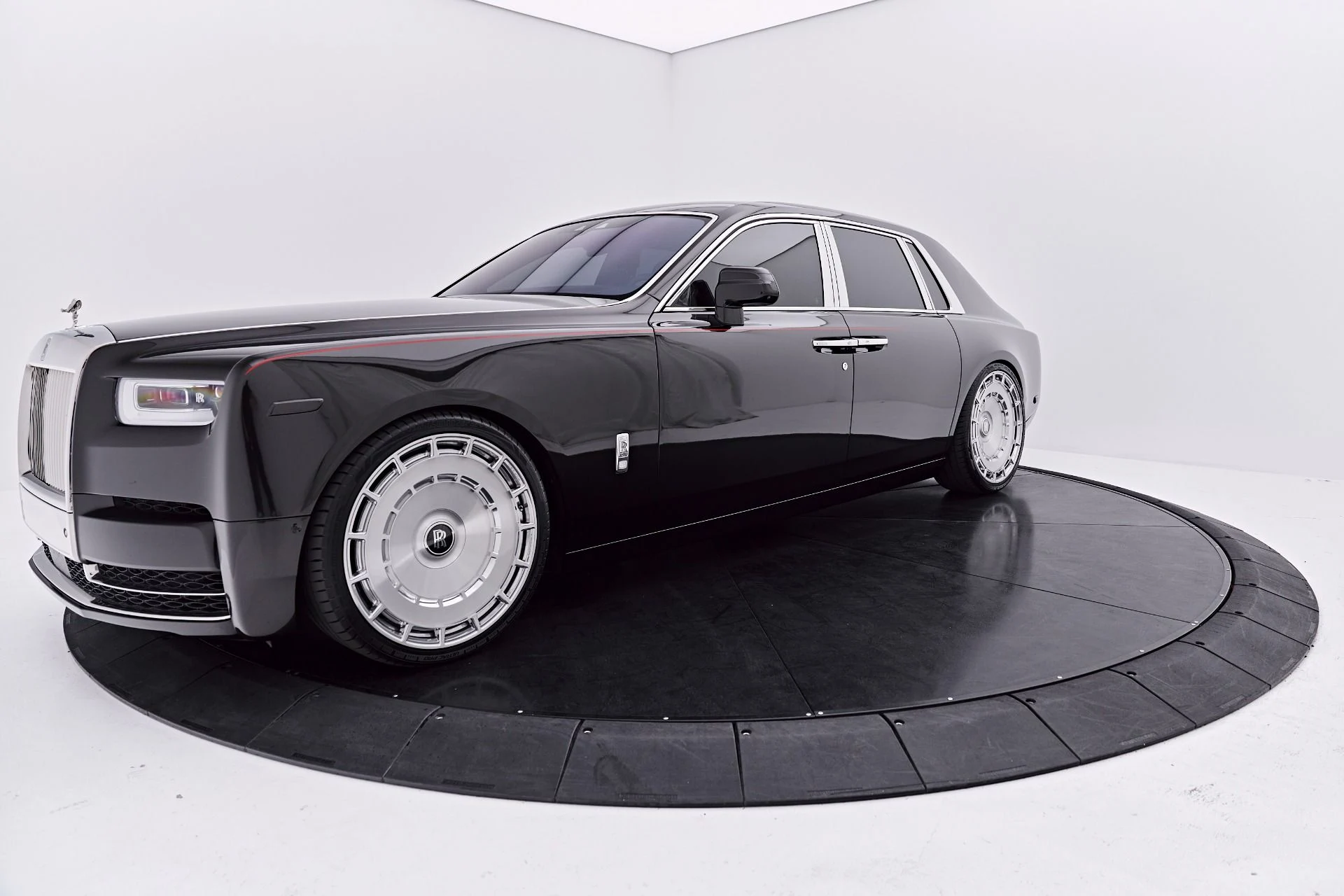 mph011_1561680601_Used_2021_Rolls_Royce_Phantom_Base_1786152341_8d77681fbe