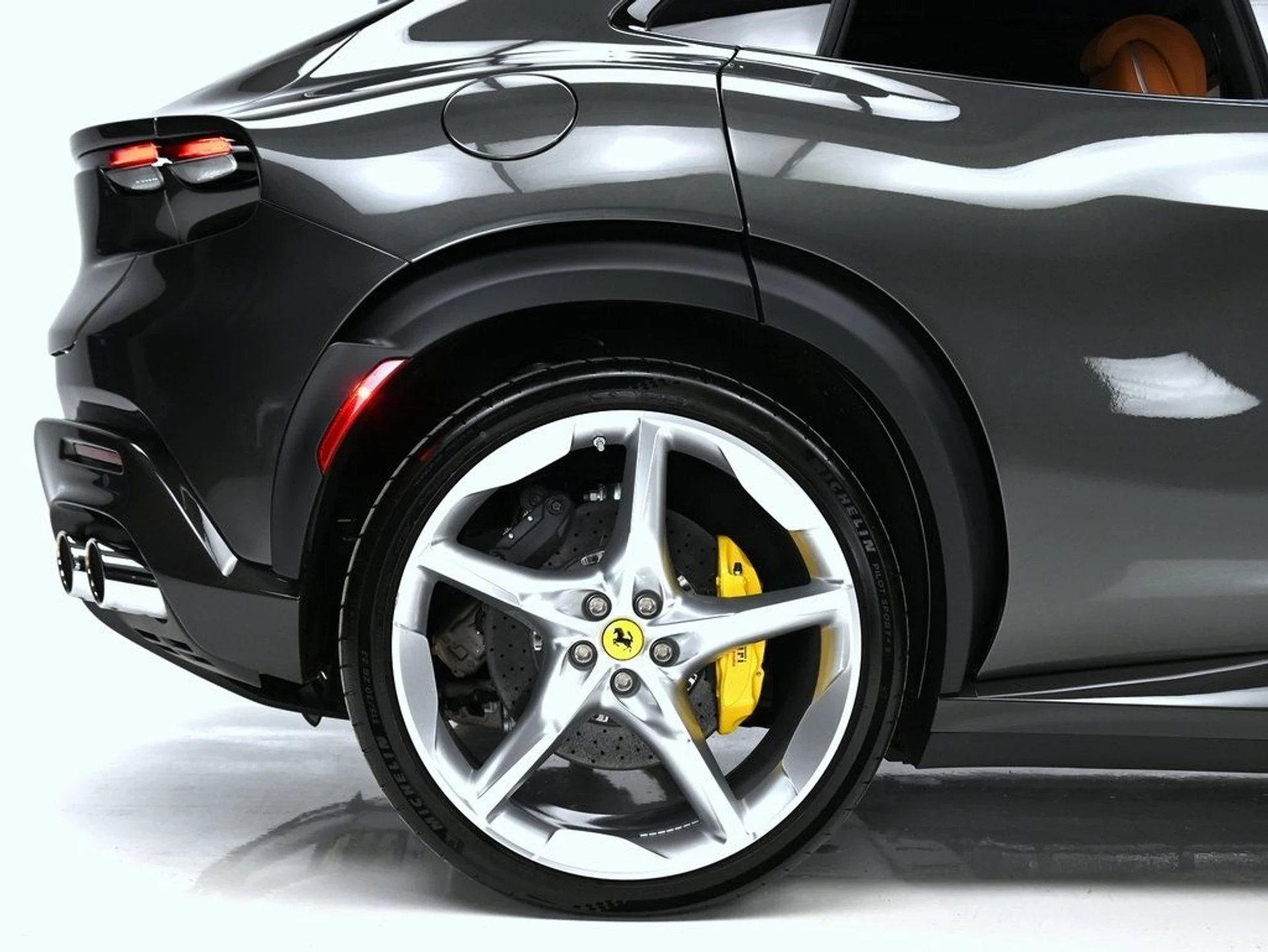 mph011_1561737483_1b3969e69cae3148f49278f1b792c155_544f8e71d5