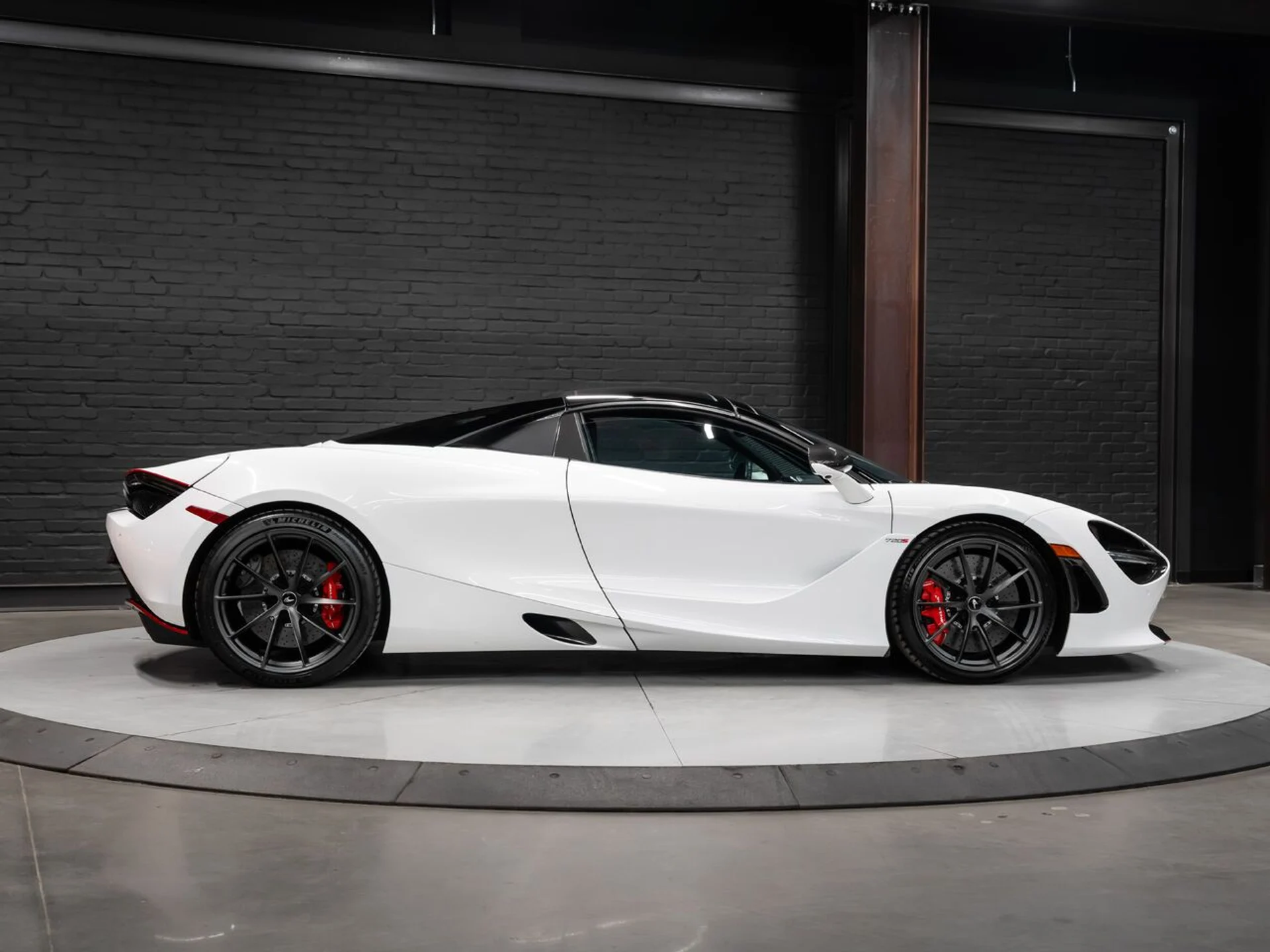 mph011_1570120656_mclaren_720s_2019_6deb6bfabd
