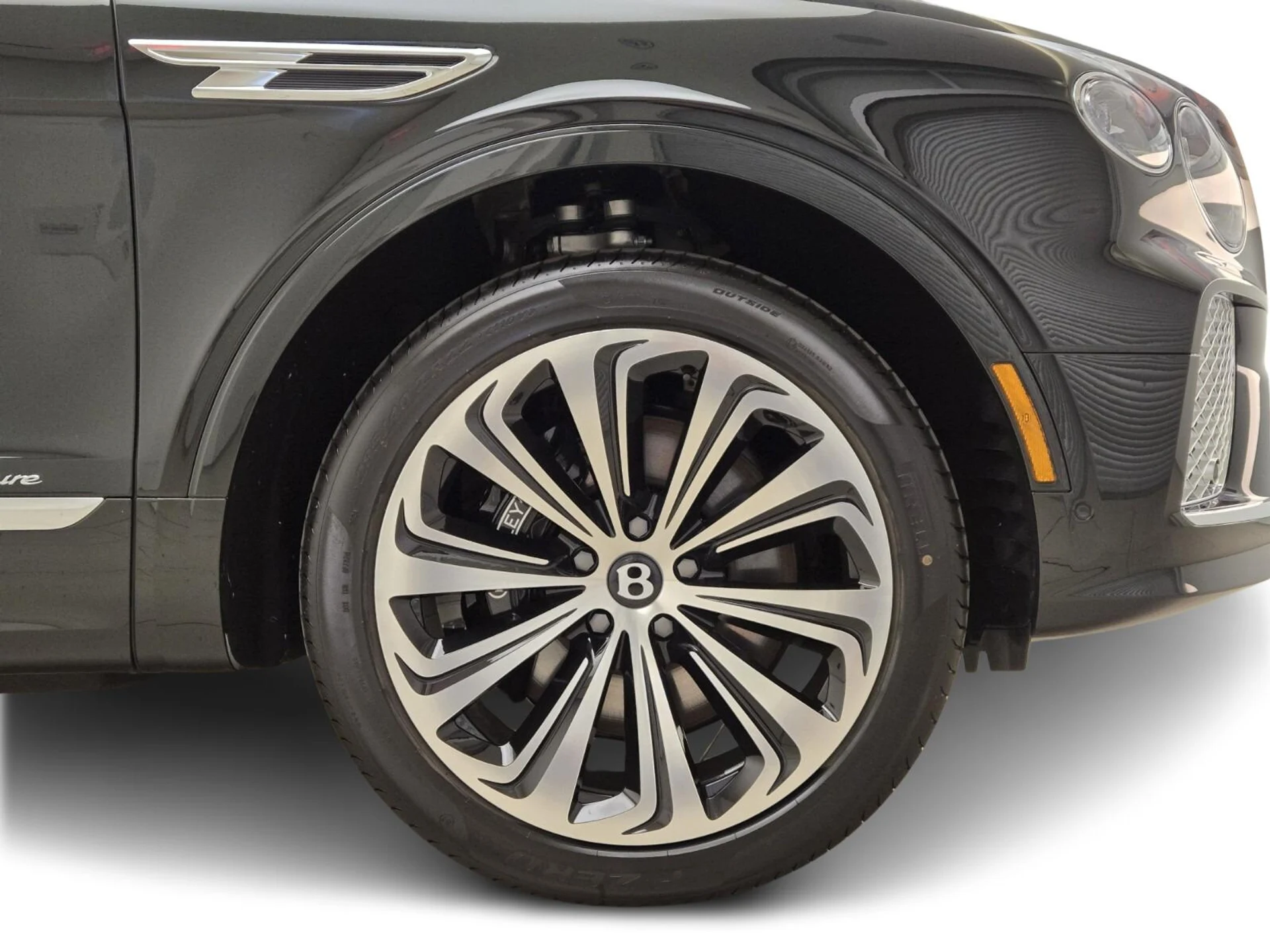 mph011_1576277052_Used_2024_Bentley_Bentayga_V8_1743763187_4384e2b962