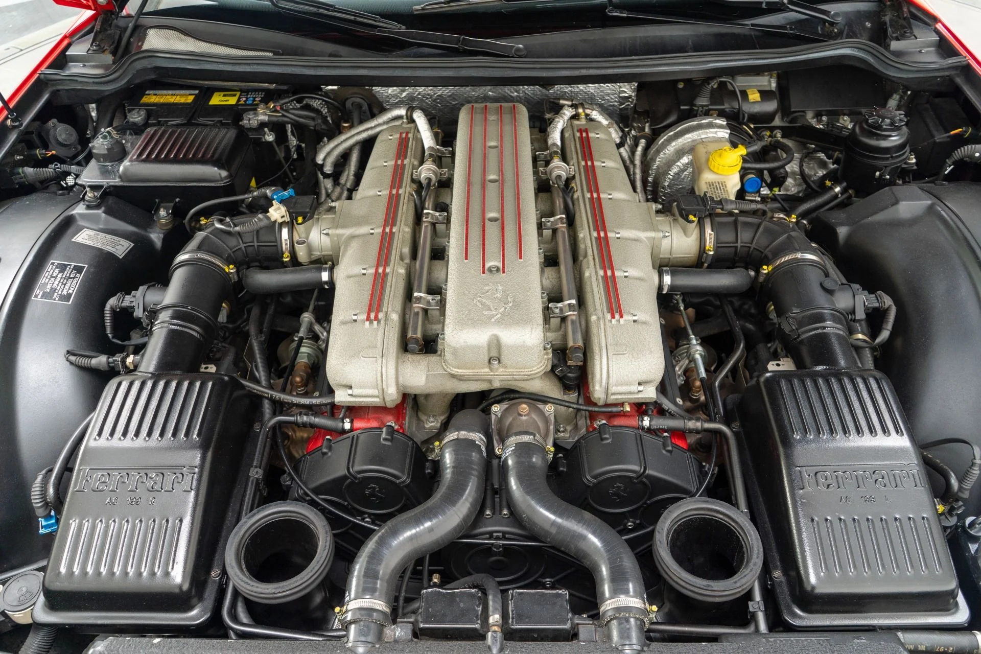 mph011_1581967637_Used_2000_Ferrari_550_Maranello_1760995634_e1398d4098